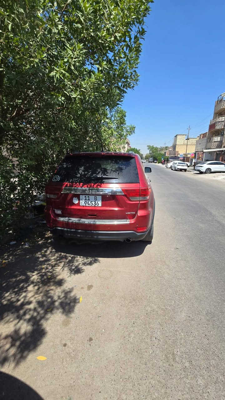 جيب لاريدو ٢٠١١ مكينه ٥٧٠٠ بيها صبغ قطعتين بدون دواخل  بيع او مراوس بكوري رقم بغداد انكليزي باسمي مكاني بغداد سياره فول مواصفات واحد ع واحد *********** ممتواجد علفيس
