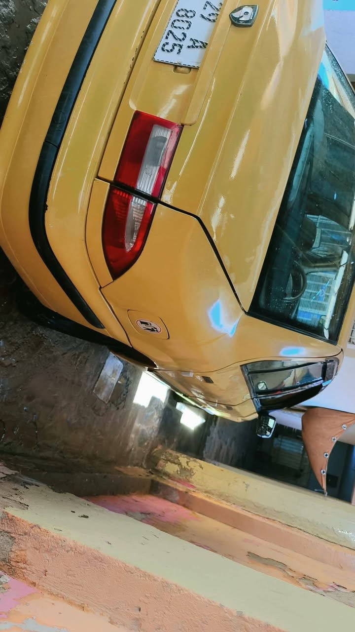 سياره جديده مكفوله من كلشي كير مكينه ستوني شادهن بالكارتون حداديه جديده مصفره هيئه وغرامات السياره بأسمي
سعرها 31 وبيها مجال
***********
