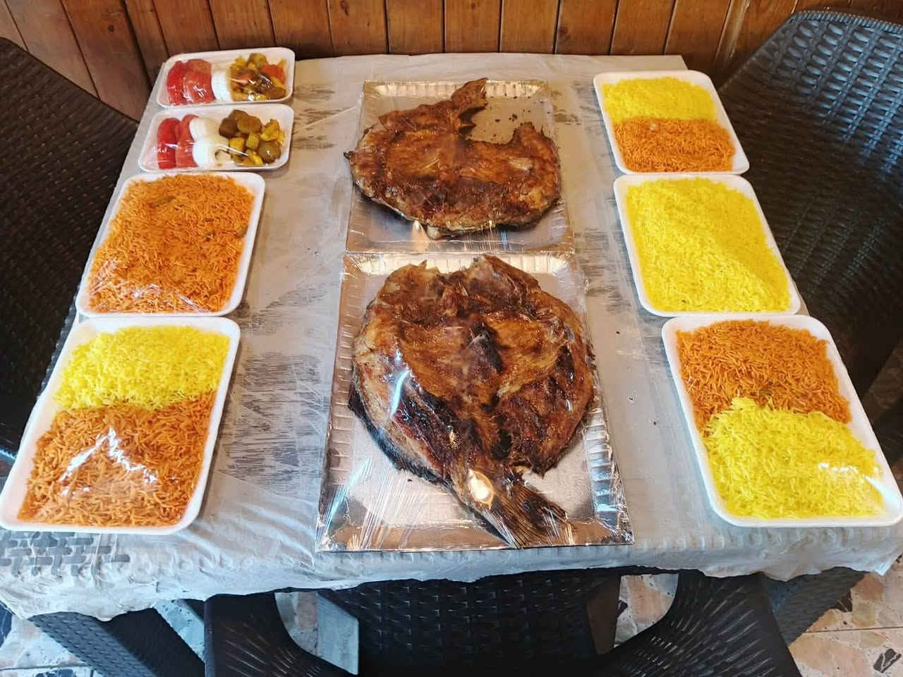 🔥🐟 اسماك ومشويات الصياد  🐟🔥
سمك مسكوف بغدادي أصيل على الحطب 🔥
طعم تراث بغداد ونكهة ما تنـتسى 😋
🍽️ الأسعار: 🐟 كيلو سمك مسكوف: 8.000 د.ع
🥗 مع مقبلات + تمن + عمبة
🐟 كيلو سمك حي: 6,000 د.ع
صينيه تمن مع سمك مقلي مع مقبلات ب16 مع التوصيل 
صينيه مع تمن وسمك مقلي مقبلات ب21 مع التوصيل 
🍗 دجاج على الفحم: 12,000 د.ع
🍲 مع مرق + تمن مشكل
🥖 خبز
📞 للطلب والاستفسار:
***********

🔥 أهلاً وسهلاً بكم… نكهة عراقية أصيلة تستاهل 
اسماك ومشويات الصياد

نص مكتوب في الصور:
- 811B
- دجاج شوي وشغله مرتب وطعمه يعجب خاطرج بسعر 12الف وتوصيل دخل بسمايه لف
- الصياد
