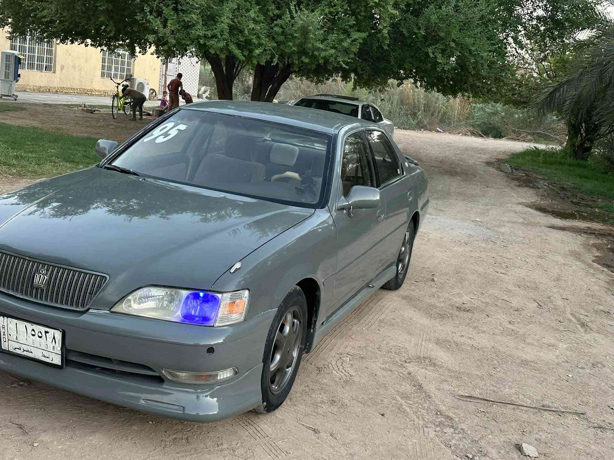 يالله.
كرسته موديل ٢٠٠٠ سياره بسمي  تحويل. او وكاله. مباشر. 

مكينه وكير. ففتي. ثنين ونص. بلكارتون.  تبريد. منضومه  كامله  قبل شهرين. شاده. كهربائيات. من الدعاميه لعداميه. ما بيها نقص. تخم. تاير جديد.  مكفوله كص. نقل جثه. عيب. شرعي. 

سياره. جاهزه من كلشي. ربع دينار ما بيها. نقص. 

مكاني. ناصريه رفاعي. السعر ٥٥ وبيها. مجال. قليل. 
***********
