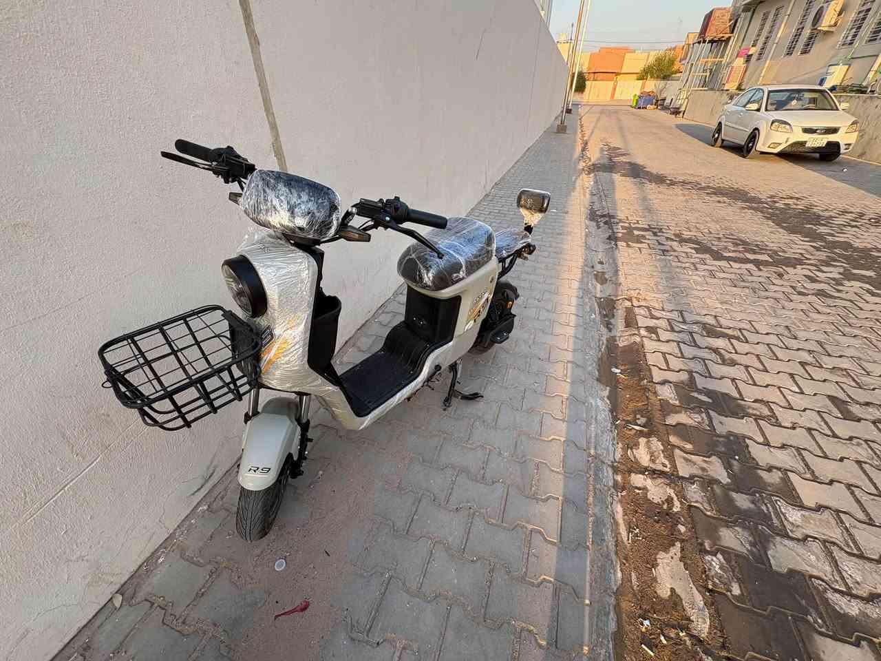 السلام عليكم
مرخصت مدير الكروب (مكلف بل نشر) 

دراجه شحن R9 الريان دراجه نضيفه مثل ما موضح بل صوره  موديل 2025 و ياها مفتاحين و كرتين و بصمتين  نقص بس جاملغ الكدام

المكان نجف توصيل ماكو
السعر ٤٠٠ و بيها مجال بسيط 
رقم صاحب الدراجه للاستفسار ***********
