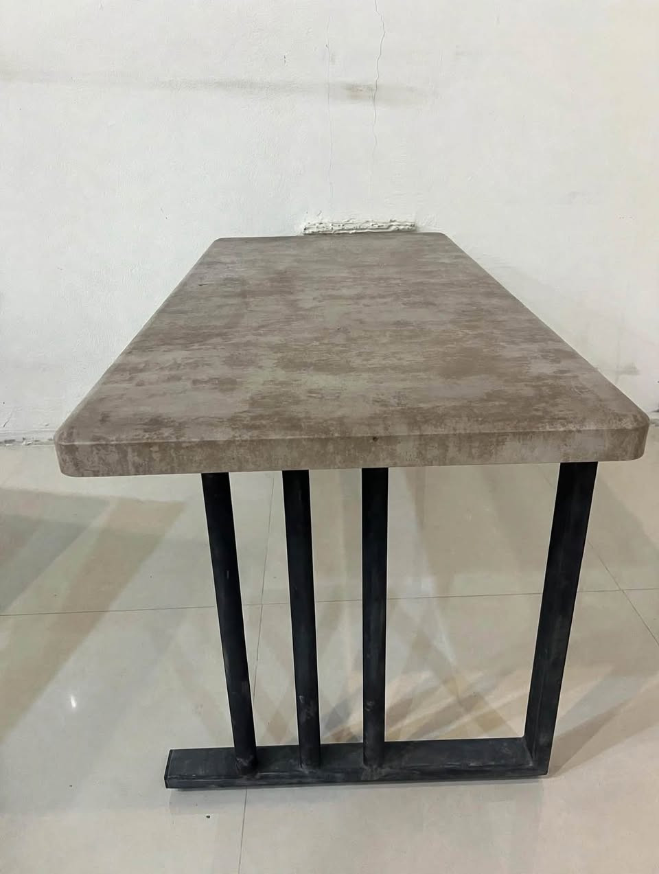 ميوزه طبلات.  جديده بنجف. وسعرهن مناسب. وشغل درجة اولا وعل فحص ليحب يراسل او يتصل وبخدمته 
***********

نص مكتوب في الصور:
- ميز خشب دائري شغل النجف ممتاز وعلى فحص قطره 90 العدد 2
- طبلات ناصيه حديد مغلف بي دي اف طبقتين متر * 45
- العدد 11
- سعره الوحده 50