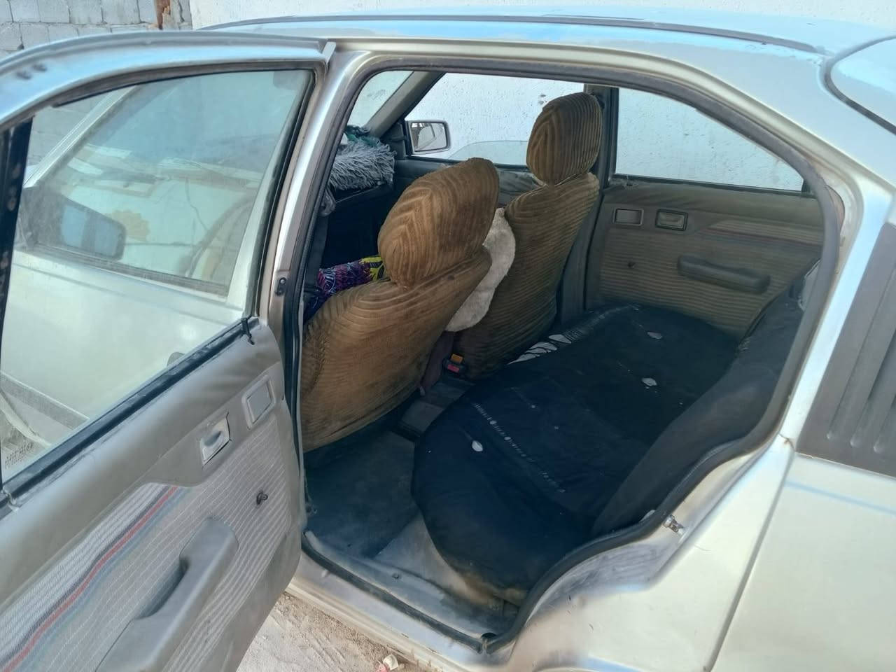 اوبل كاديت موديل 93
سياره بيهه بخار 
حداديه خير من الله 
باتري جديد 
مكلف بنشر الاستفسار ***********

نص مكتوب في الصور:
- ٤:١٠ م
- ٠٩:٤٠ م