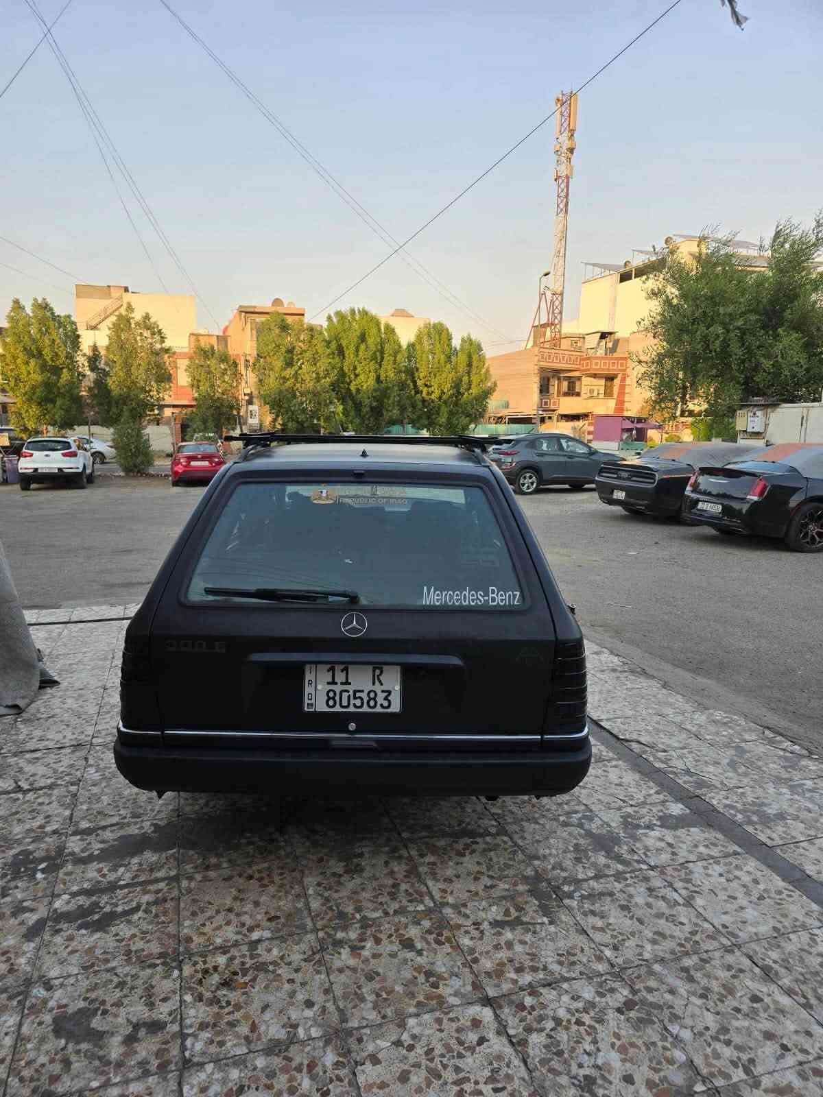 مرحبا شباب للبيع  مرسيدس دب ستيشن موديل ٩١  مكينه ٣٠٠ بلاديه رقم بغداد بسمي السيارة اني مغلفه للجماليه جان بيها جراد بلقماره وصوره قبل التغليف  موجوده  عارضها ب٤٩ ورق وبيها مجال مكاني زيونه  واي استفسار اتصل ع الرقم ***********
