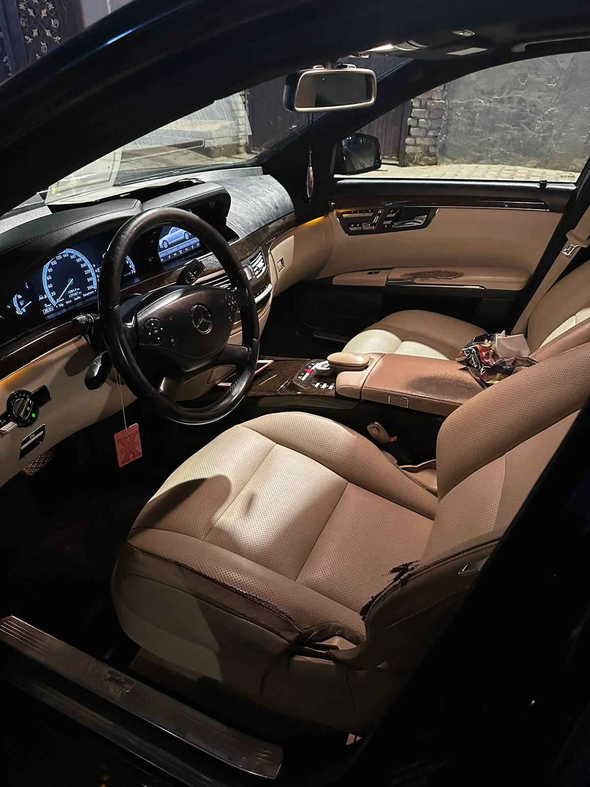 السلام عليكم للبيع فقط مارسيدس S350 لارج موديل11
المواصفات
1- باب طويله
2- ناظرور ليلي
3- بيبان شفط
4- صندوك كهرباء
5- كشن جلد
6- كشنات خزن + تدفئه +كهرباء + ميمري خزن وضعيات 
7- تحديد مسار +قياده اليه
8-تايرات 2 سايز
9- شاشة اعطال
10- تحكامت استيرن
11-لونين داخل سياره بس بلفول كلش يجي
12- بردات جانبيه وخلفيه كهرباء
13- مرايات وسطيه للراكب الخلفي
14- كشنات الخلفيه كهرباء 
15- كشنات تدفئه
16-استيرن كهرباء
17-قماره بانوراما
18- السياره بصمه + دخول ذكي
19- رادار امامي 
20- السياره خليجيه
اخوان السياره مكفوله رقم شمالي  تحويل مباشر
مكان السياره بغداد 
بيع او مراوس حسب قناعه
رقم موبايل ***********

