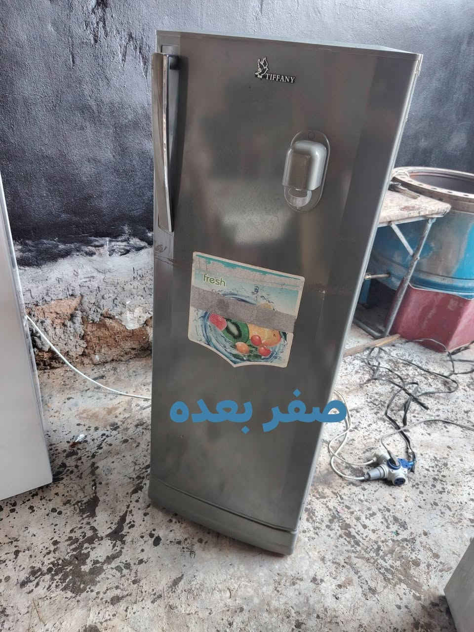 سلام عليكم غراض للبيع ***********

نص مكتوب في الصور:
- 110
- متر او نص
- 75
- صفر بعده
- يتكبر ويزقر
- حته جوه جمډ
- ويا ٦ كراسي