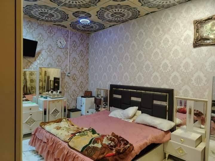 السلام عليكم يتوفر بيت مساحه 125متر طابقين يتكون من 4غرف منام وصاله وستقبال ومطبخ مع صحيات داخليه وخارجيه نوع العقار وقف سني مسجل دفع اجار سنوي 250الف كل الخدمات متوفره  العنوان ابو الخصيب حمدان البز قرب مدرسه عثمان وقريب شارع حمدان مسافه 150مترسعر 65وبي مجال الستفسار خاص فقط الشراي 
***********
