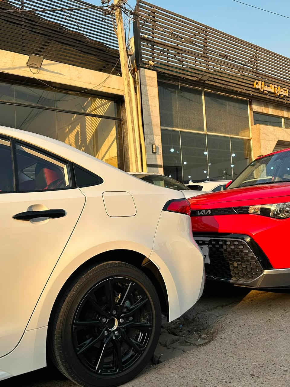 السلام عليكم للبيع كورلا S فول واحد على واحد 4كامرات ماشيه 3.000km جديده مكفوله كفاله عامه كرسي كهرباء داخل احمر مكانها بغداد إلاستفسار ***********
