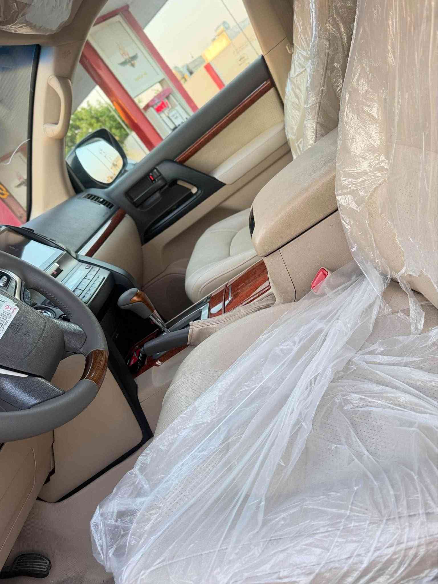 لاندكروزر 2014 جيهان درجة أولى ماشية 208 الف ماشية محرك 6 سلندر بشرط كير محرك بدون فتح بدون عيب كله شرط بدون صبغ بدون شخوط بدون جلح سيارة جاهزة من كل نواحي فقط شبر تعديل بارد خفيف حافة جاملغ امامي بيه وأقل من شبر بارد هلال جاملغ خلفي باقي كله شرط اطيه سنوية ورقم كله جديدة بسمي مكانه كركوك حي العسكري سعره 329 بيه مجال للطيبين 
*********** كركوك, العراق
