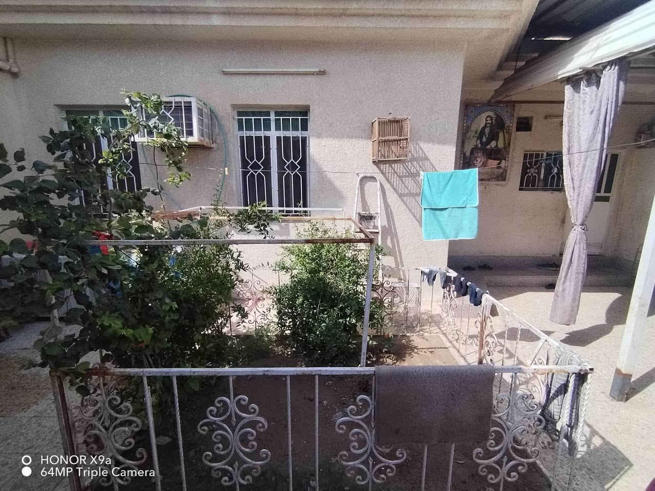 بيت للبيع طابو صرف طابقين الارضي غرفتين وصالة واستقبال ومطبخ 
 وطارمة جبير وحديقة 
 والطابق الثاني 
 غرفتين و صحيات 
 حي الخضراء 200  متر طابو صرف السعر ٢٧٠ 
 موقعة كلش مميز وقريب من جهه الساعة
الاستفسار اتصال *********** عمارة, ميسان
