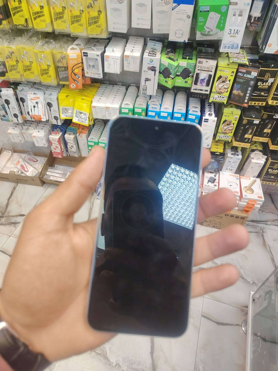 Gt 30 pro
ذاكره 256 عشوائية 12+12نضافه 100/100السعر 280كامل ملحقات مكاني بابل المسيب الاتصال ع رقم ***********
