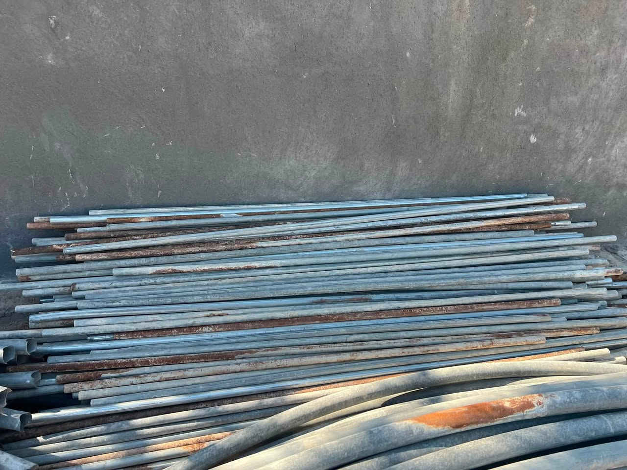 بيوت زجاجيه لبنانيه العدد ٢ درجه اولى مابي اي صدأ ولا زنجار مع مسمده وسيم مستخدم للاستفسار ***********
