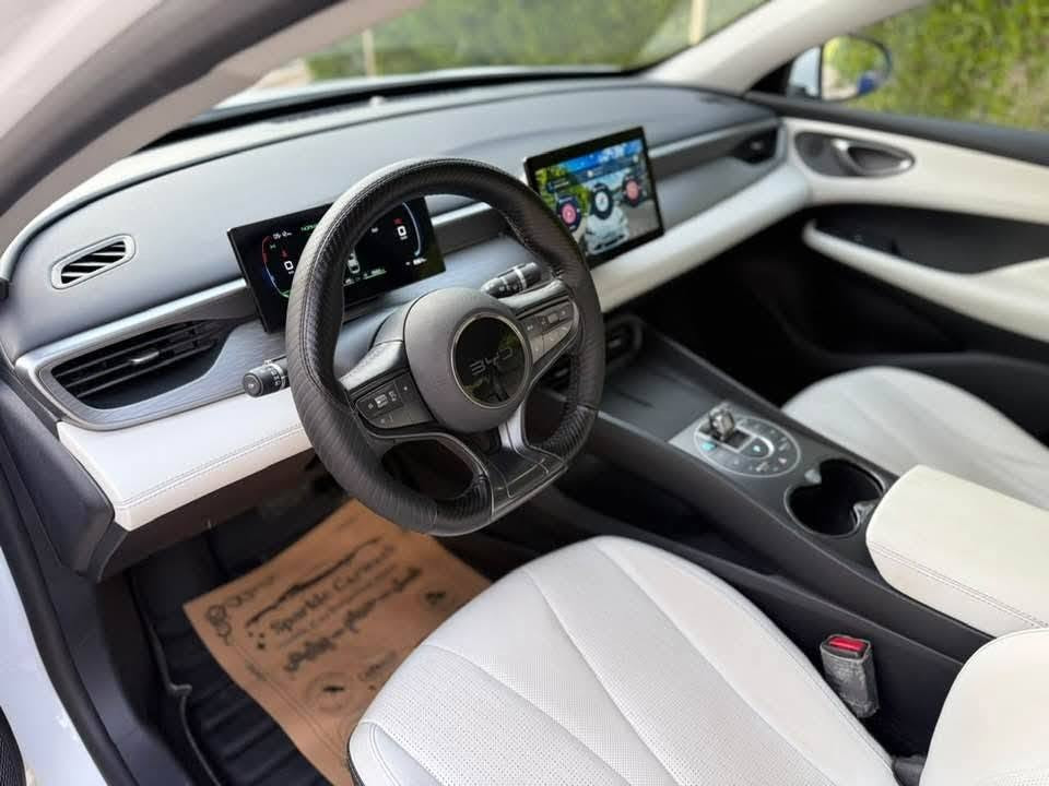 Byd seal 05 2025  مرقم اربيل
تمشي بالتفويلة 2100k
السيارة زيروو كلين تايتل مكفولة من الشخط ومن الضربة

ماشية (21000)كيلو  متر 
•(شحن_هايبرد بانزين) 
سعرها (142$) ورقة وبيها مجال بسيط
•كاعيات  وياها
كماليات للسيارة( كفر مرايات _ كفر يدات _ لحية امامية _ واقيات مطر _ جنااح خلفي _ غلاف ستيرن خياطة _ لزكات للشاشة_سكوب جامات خلفية )  برنامج دودو لانشر  مع ستلايت مع ويز وكافة البرامج . 
•داش كام مشدود امامي خلفي

جميع ملحقاتها موجودة
• شاشة وسطية كبيرة
•شاشة كيج الكتروني
•تشغيل بصمة
•تشغيل عن بعد
• كارت تشغيل nfc
•ابواب بصمة
• سويج بصمة
•حساسات خلفية
•كامرة خلفية
•قطعتين تبريد
•لايتات زينون 
•كشنات جلد بيجي
•اوتو هولد
•تحكمات ستيرن
•حساسات اطارات
*لون ابيض داخل اسود
•منافذ شحن
•تحكم مري كهربائي
•اشاير بالمري
•شاحنة بلادي  كاملة الاصلية من شركة byd  16 امبير وتصير 32 امبير مع كارتين لتشغيل الشاحنة . 
•وضعيات ايكو_ سبورت _ نورمل
•بعدها بنايلون مال شركة
وبعد بيها هواي مواصفات 
مكانها كركوك
السنوية باسمي شرط التحويل
للتواصل *********** كركوك, العراق

