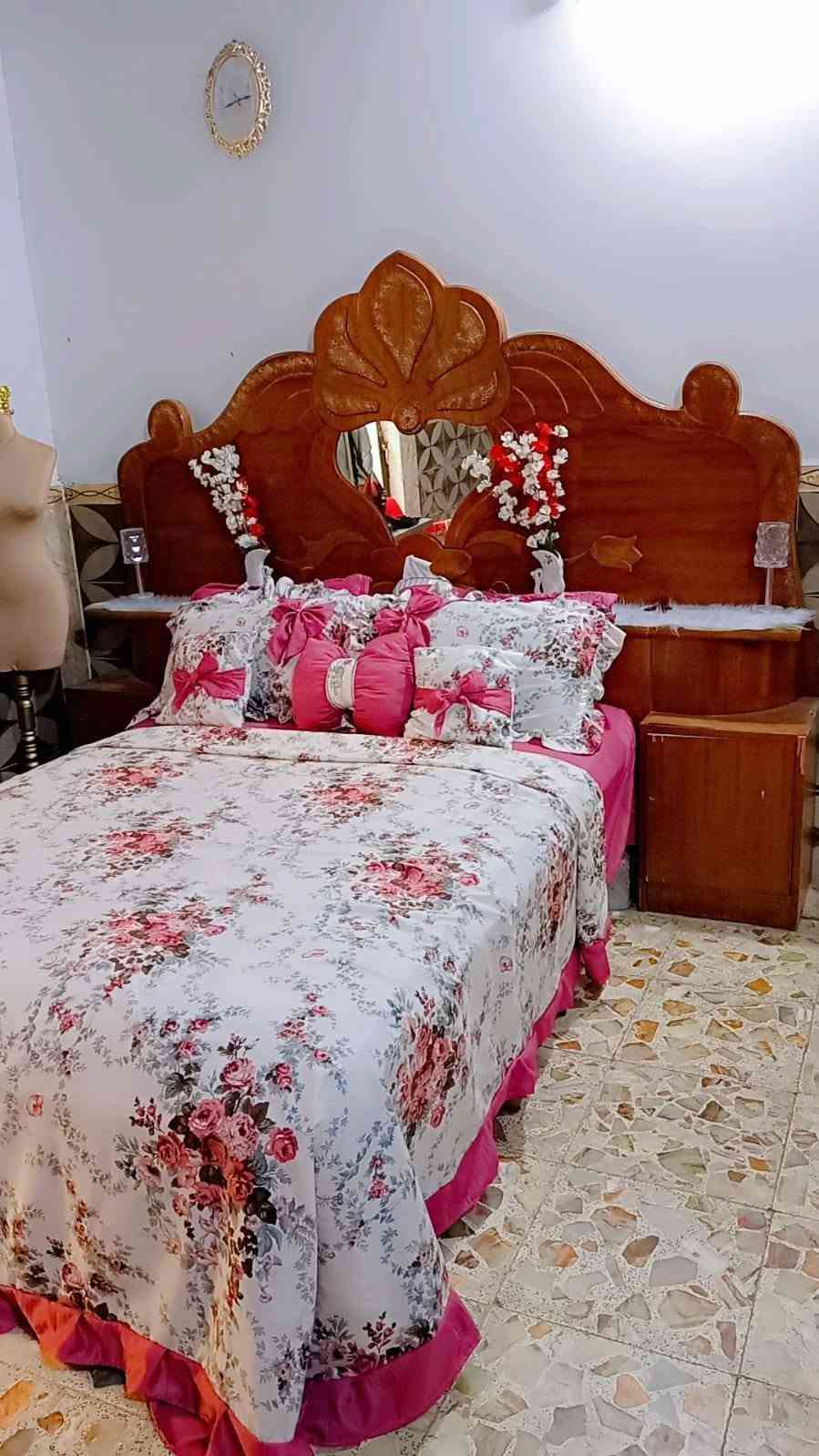 غراض للبيع 
مجمده عوزه بس غاز ⛽ سعره ب100 وبيه مجال 
تخم 10 مقاعد سعر ب275 وبي مجال 
غرفه نوم 💤 صاج سعره ب600 وبيه مجال 
***********
