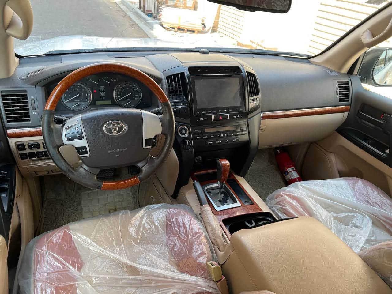 السلام عليكم للبيع لاندكروز موديل 15 كفاله عامه 
محرك 6 السعر ٣٦٠ $ العنوان البصرة ***********
