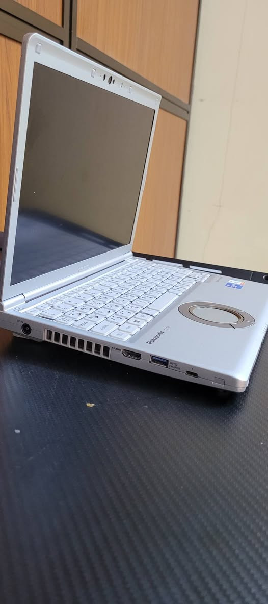 المواصفات الفنية بالتفصيل:
نظافة 95%
المعالج: Intel Core i5-1145G7 (الجيل الحادي عشر - فئة G7 العالية Performance).

كرت الشاشة: Intel Iris Xe Graphics 8G (أداء ممتاز للمونتاج، التداول، والبرمجة).

الذاكرة العشوائية (RAM): 16 جيجابايت من نوع LPDDR4x بسرعة عالية تصل إلى 4266MHz

التخزين (الهارد): 256 جيجابايت NVMe M.2 SSD من شركة Samsung (من أسرع وأجود أنواع الهاردات في نقل البيانات).

الشاشة: 12.1 بوصة بدقة FHD+ (1920×1200) بتقنية IPS مريحة للعين.

الوزن: خفيف جداً (حوالي 0.99 كغم فقط) مع متانة عالية ضد الصدمات.
البطارية والمنافذ: تشغيل يدوم لساعات طويلة، يحتوي على جميع المنافذ الأساسية (Thunderbolt 4 / Type-C، USB 3.0، HDMI، LAN، وقارئ كروت ذاكرة).
بسعر مناسب جدا 
للتواصل اتصال+ واتس اب
***********

نص مكتوب في الصور:
- Performance CPU 1% 1.20 GHz Memory 5.7/15.7 GB (36%) Disk 0 (C:) SSD (NVMe) 2% Wi-Fi Wi-Fi S: 0 R: 0 Kbps GPU 0 Intel(R) Iris(R) Xe Grap... 0% Disk 0 (C:) Active time 60 seconds Disk transfer rate 60 seconds Active time 2% Average response time 21.8 ms Capacity 239 GB Formatted 239 GB System disk Yes Page file Yes Read speed 28.3 KB/s Write speed 117 KB/s Type SSD (NVMe)
- DKurdistan Local Account Find a setting Home System Bluetooth & devices Network & internet Personalization Apps Accounts Time & language Gaming Accessibility Privacy & security Windows Update System > About Storage 238 GB 49 GB of 238 GB used Graphics Card 128 MB Intel(R) Iris(R) Xe Graphics Installed RAM 16.0 GB Processor 11th Gen Intel(R) Core(TM) i5-1145G7 @ 2.60GHz 2.61 GHz DESKTOP-OCEIVLE CFSV1-2 Rename this PC Device specifications Copy Device name DESKTOP-OCEIVLE Processor 11th Gen Intel(R) Core(TM) i5-1145G7 @ 2.60GHz 2.61 GHz Installed RAM 16.0 GB (15.7 GB usable) Device ID 912249E0-FBEB-4FA2-8695-5E9BCEE3F3E4 Product ID 00355-62832-61062-AAOEM System type 64-bit operating system, x64-based processor Pen and touch No pen or touch input is available for this display Related links Domain or workgroup System protection Advanced system settings Windows specifications
- mory
- Usage
- 16.0 GB
- 15.7 G
- conds
- ory composition
- le (Compressed)
- 2 GB (0 MB)
- mmitted
- 1/16.7 GB
- ged pool
- 72 MB
- Available
- 9.9 GB
- Cached
- 3.9 GB
- Non-paged pool
- 289 MB
- Speed:
- Slots used:
- Form factor:
- Hardware reserved:
- 4267 MT/s
- 8 of 8
- Row of chips
- 353 MB
- Show
- ENG