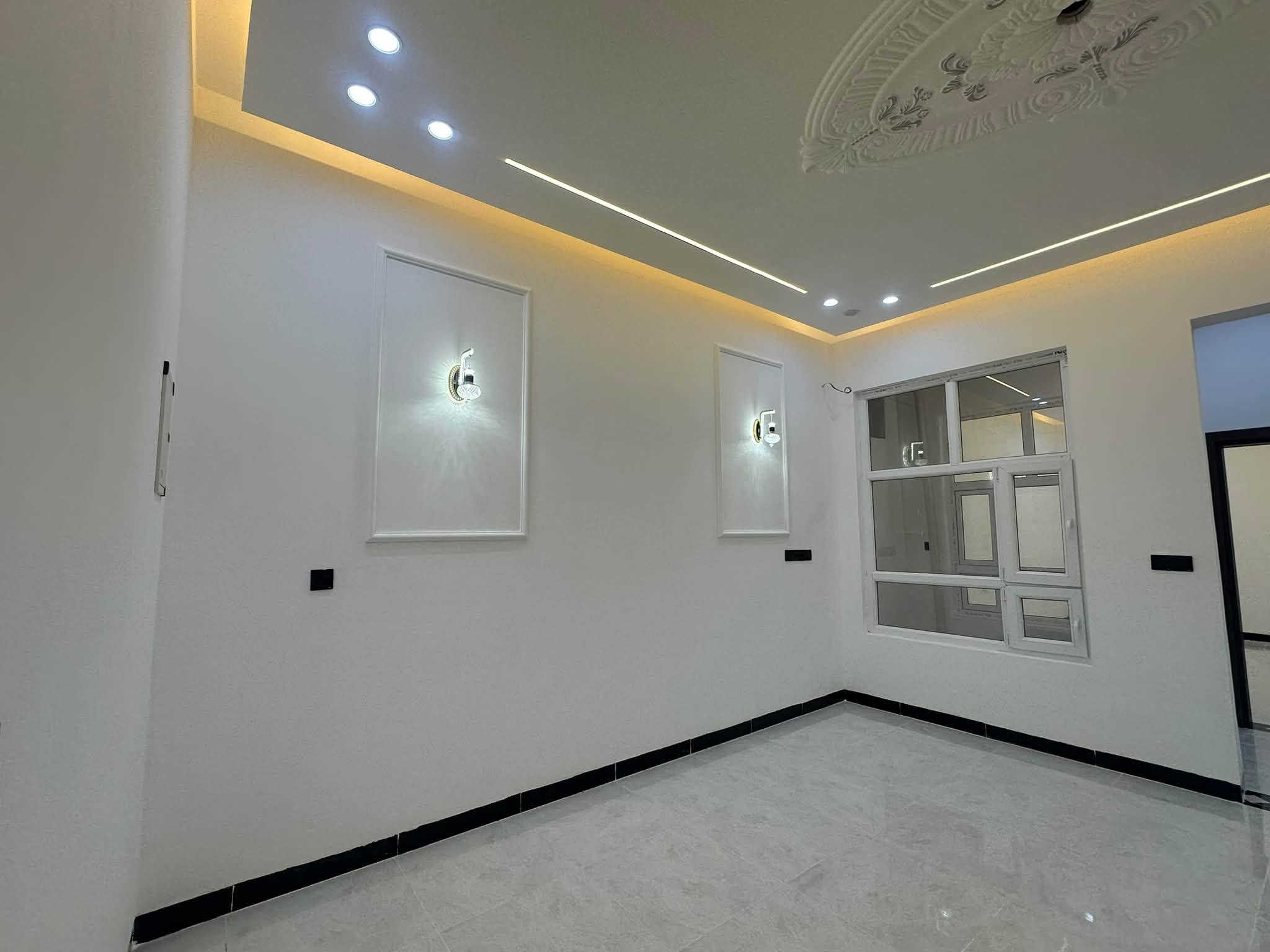 دار للبيع حي التصنيع مساحه 150 متر شارع 12 شغل البيت درجه اولا البيت سحب مغربي بورسلين 30*90 
للاستفسار ***********
للاستفسار ***********
