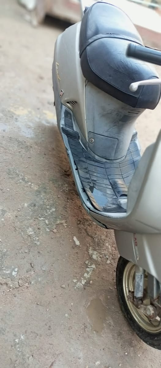 دراجه للبيع هوندا بطه ياباني اصلي 
الدراجه نظيفه حلوه كهربائيات كلها شغاله المكينه مجفته تجفيت جديد شغاله فقط نقصها مصاص طافيه والهندر خارط فقط 
ما بيها حادث وكاله الدراجه
 للتواصل واتساب و اتصال ***********
