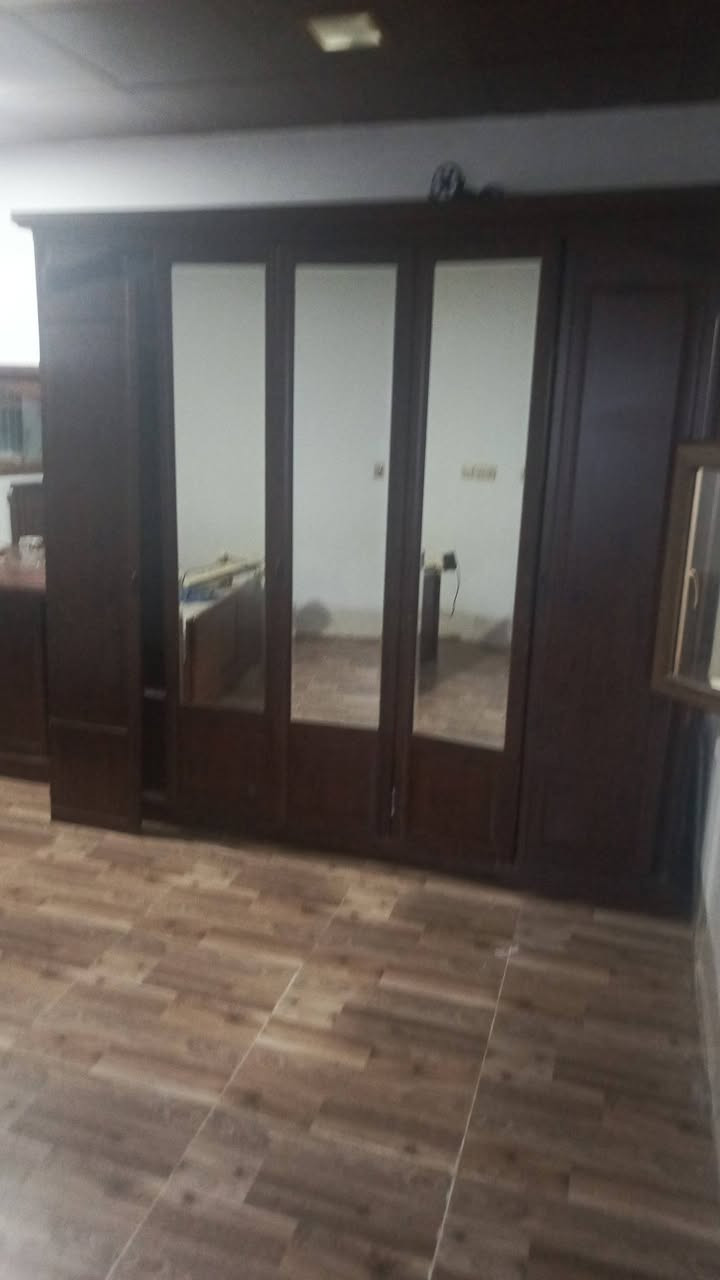 سلام عليكم غرفه نوم وتخم 8نفرات سعر 150 الف الاستفسار ***********
