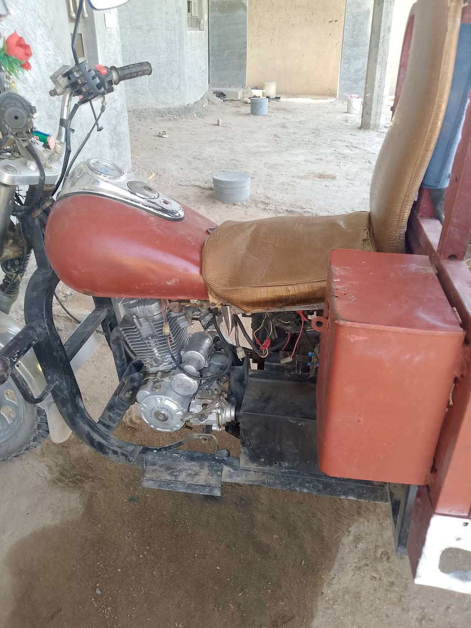 ٩٠٠ وبيها مجال مستعجل على بيعتها بدون اوراق لاتعلق ولا تراسل مكلف بلنشر وهذا رقم ***********. مكان ستوته صقلاويه الازركيه مكلف اذا تدخل خاص ماجاوبك واذا تعلق ماجاوبك اتصل
