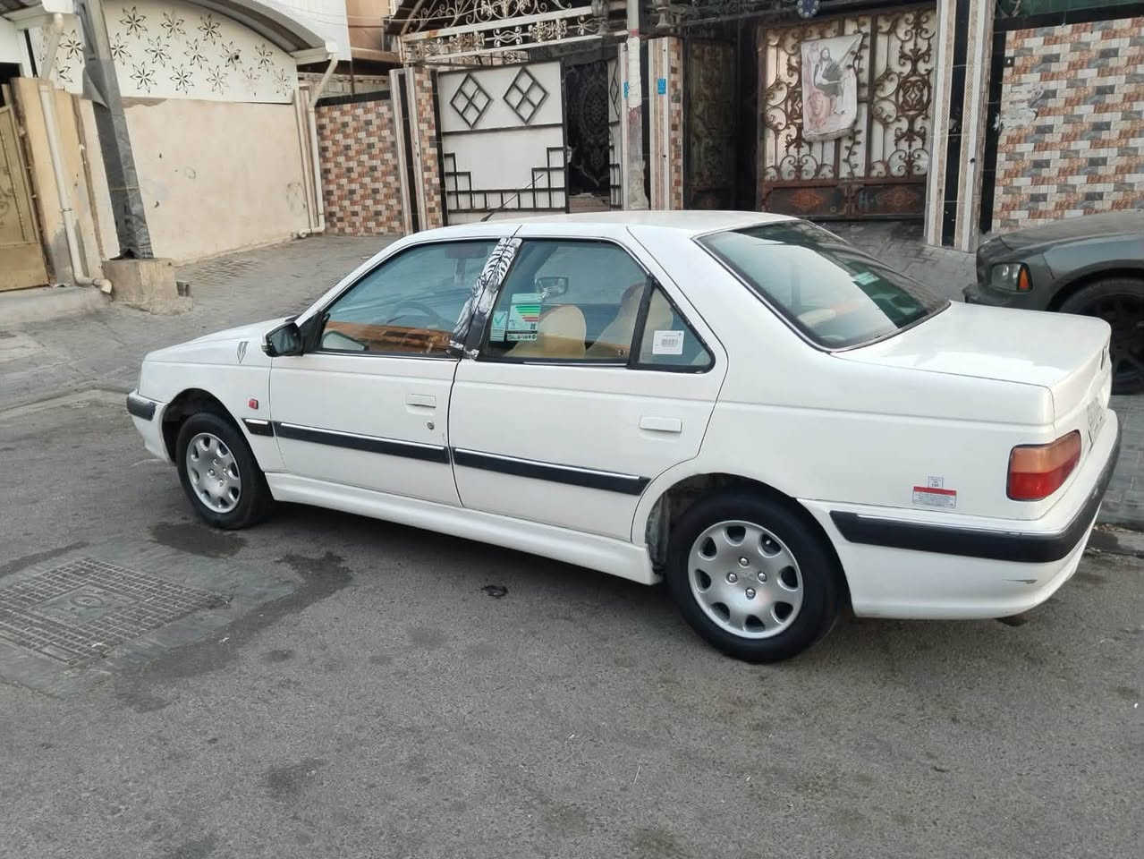 بيجو بارص ٢٠١٤ السياره كفاله من الضربه والتبديل بيها صبغ هلالات مكينه كير حداده مكفولات تبريد بيه ليك شرط كمبريسر شغال سنويه ٢٦ رقم بصره السعر ٣٦ للاستفسار ***********
