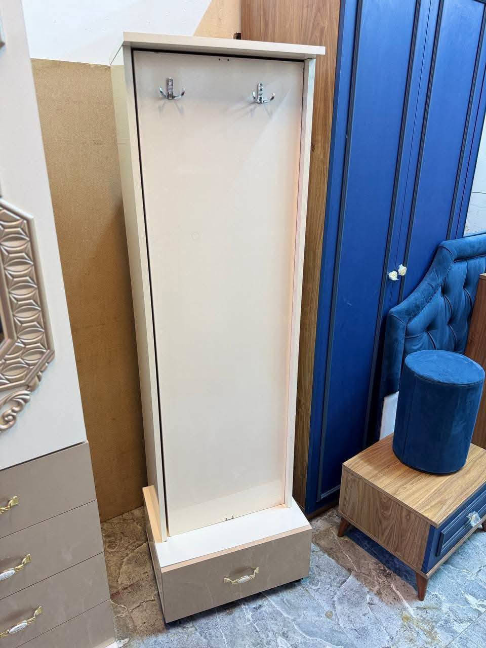🛏️ *غرفة تركية مستخدمة 10 قطع* 🛏️

✨ المواصفات:
🔹 سرير عادي 
🔹 نضافة 90% ✨
🔹 صبغ حراري اصلي 🔥
🔹 ماركة قماش ووتر بروف 💧

💰 *السعر مليون دينار* 💰

🚚 شد ونقل مجاني داخل بغداد 🎉
🚛 المحافظات اجور نقل فقط

📍 معرض @نوار السيد
