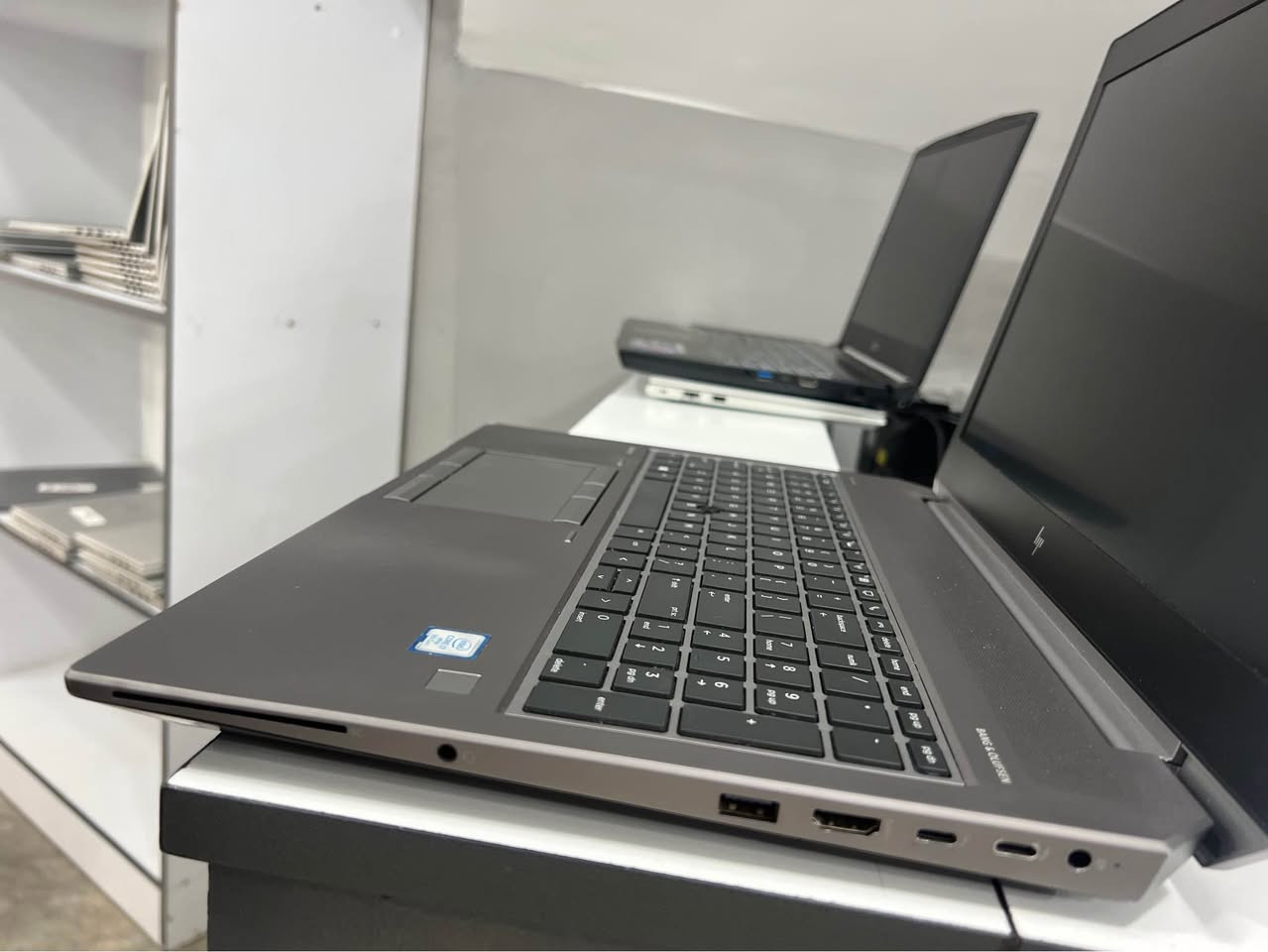 Hp zbook g6 
كوراي 7 جيل تاسع H 
ram 32 DDR4 
ssd 512 
15.6 FHD
T1000 4gb كارت خارجي 
كارت داخلي 16 كيكا انتل

نظافة عالية نفس الصور - رام وهارد قابل للتطوير

مكتبنا اربيل شارع سلطان مظفر -
واتساب ***********
السعر 600 الف - ضمان شهر استبدال

ملحقات شاحن حقيبة ماوس ماوس باد

راسلني اي موديل بالك اكدر اوفره الك أربيل, العراق
