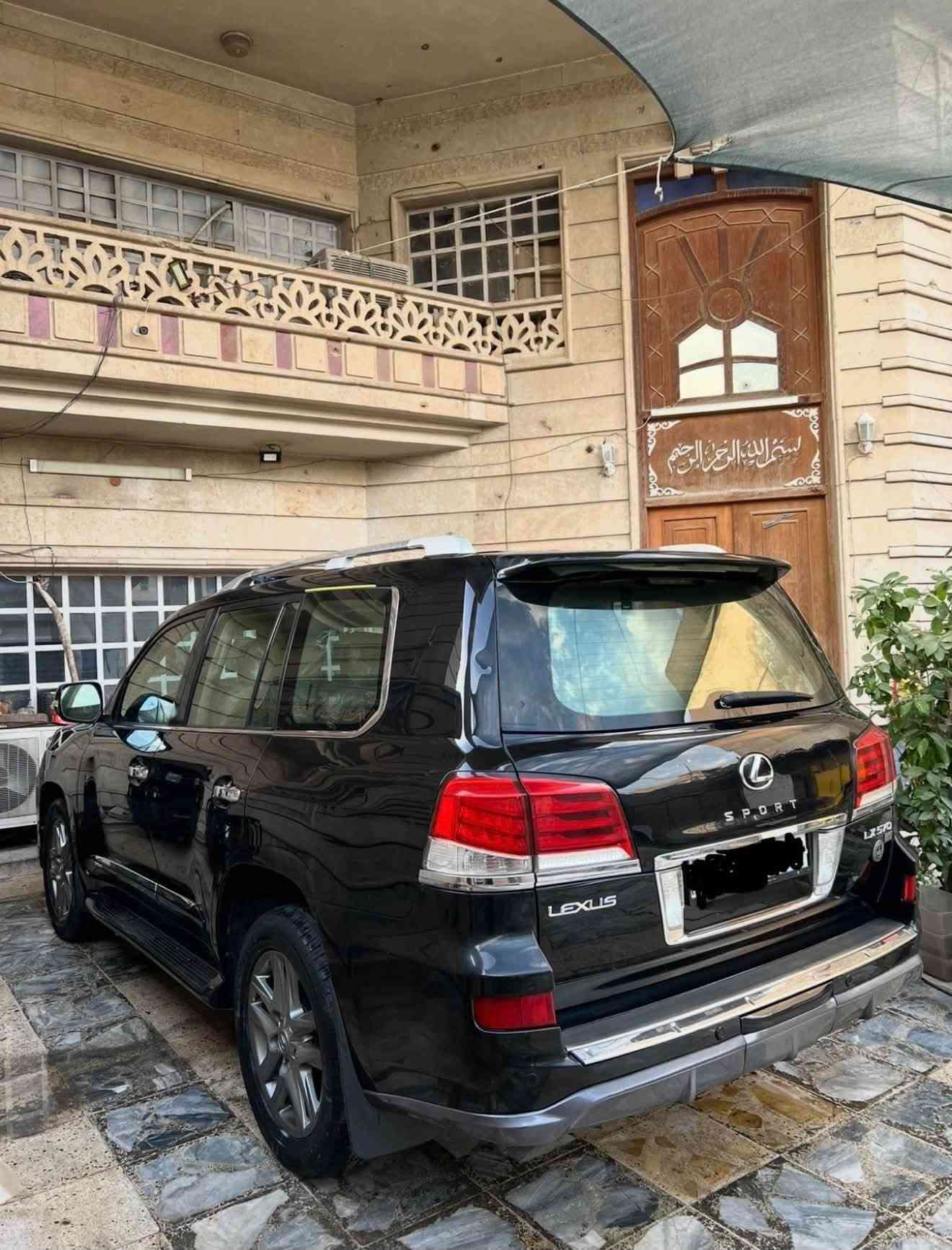 للبيع سياره لكزز ادوات
موديل ٢٠٠٩ محدثه ٢٠١٥
السياره مكفوله لاكص ولا ضربه 
كلها بلادي 
حجمها ٥٧٠ سبورت 
السياره فول مواصفات اعلى شي 
مواصفاتها 
الون اسود 
كشنات جلد 
كشنات كلهن كهرباء المامي والخلفي والخير 
كشن خزن ميموري 
تدفئه تبريد بلكشنات 
استيرن كهرباء +خزن ميموري 
لايت زنون عدسه يعمي بلادي 
جنطه كهرباء 
تحكم استيرن جهتين +كروز سرعه 
ثلاجه اماميه 
تبريد ثلج 
حساسات امامي خلفي 
كامرات ٣٦٠  بلادي امامي +خلفي +جانبي 
نضام ترحيب 
محرك ٥٧٠٠ 
السياره فور ويل 
جكات تصعد وتنزل بلاد كله شغال 
نضام الدفلك مال التغريز كله شغال 
الشاشه امامي وخلفيه 
السياره بعد بيها مواصفات هواي ما ذكرتهن وكلش جديده
عنوان السياره بغداد الكرخ
السعر ١٧٣ ورقه وبيها مجال بسيط للشراي 
للاتصال على الرقم ***********
