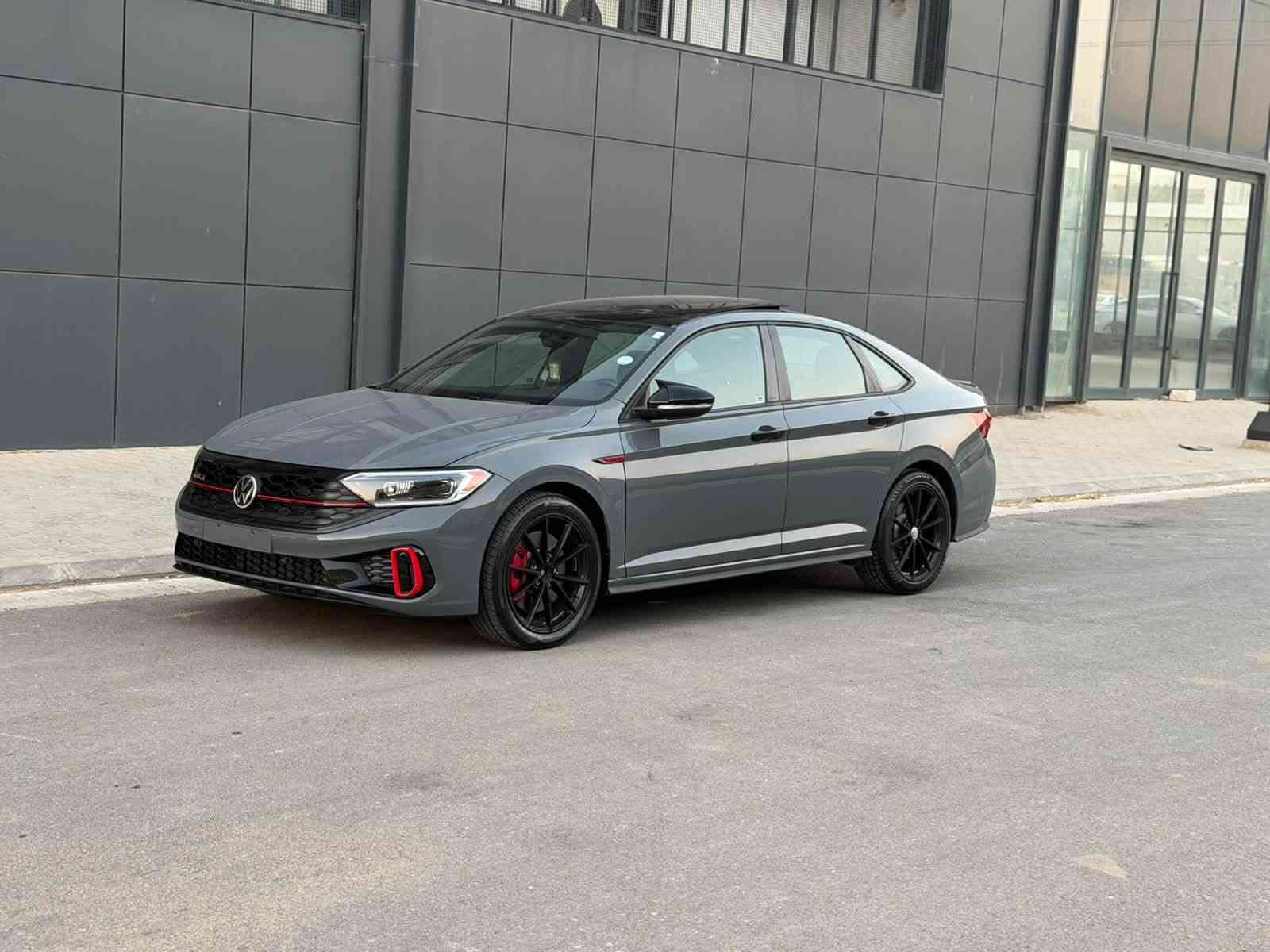 Volkswagen Jetta GLI 40th Anniversary Edition
موديل 2024 
پانوراما 
چەمەلەغ گۆڕاوە بە بیلاد -  3 پارچە کلێر امریکا 
جاملغ مبدل ببلادي - ثلاث قطع كير امريكا 
ايرباك سوكان ته قيوه - ايرباك ستيرن طاك
رقم كاتى 
عنوان- سليمانيه 
***********

