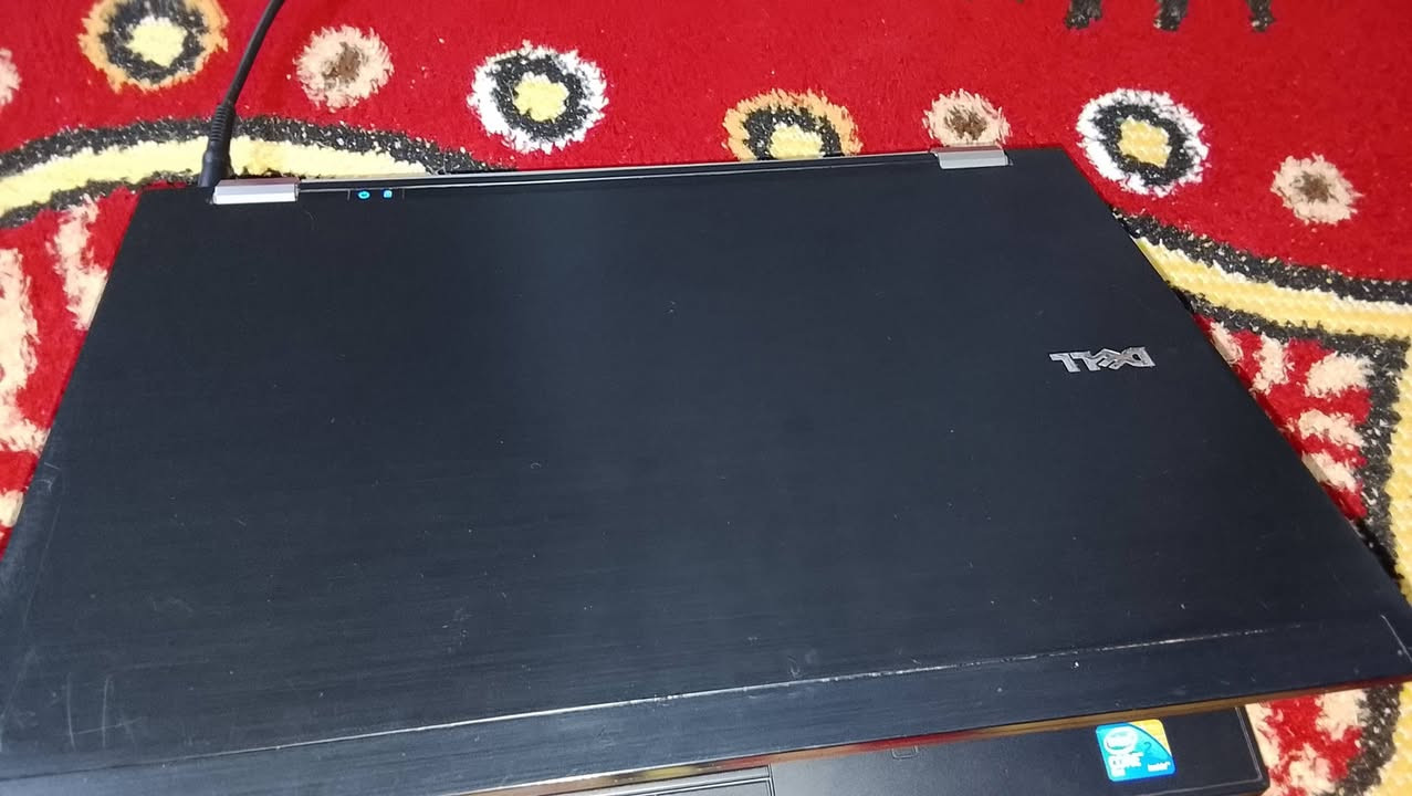 سلام عليكم حاسبه دل DELL موديل E6400 حاسبه نضيفه كلشي شغال بيها صوت عالي فقط عوزها بطاريه ماتشحن  الاستفسار خاص او وتساب ***********

