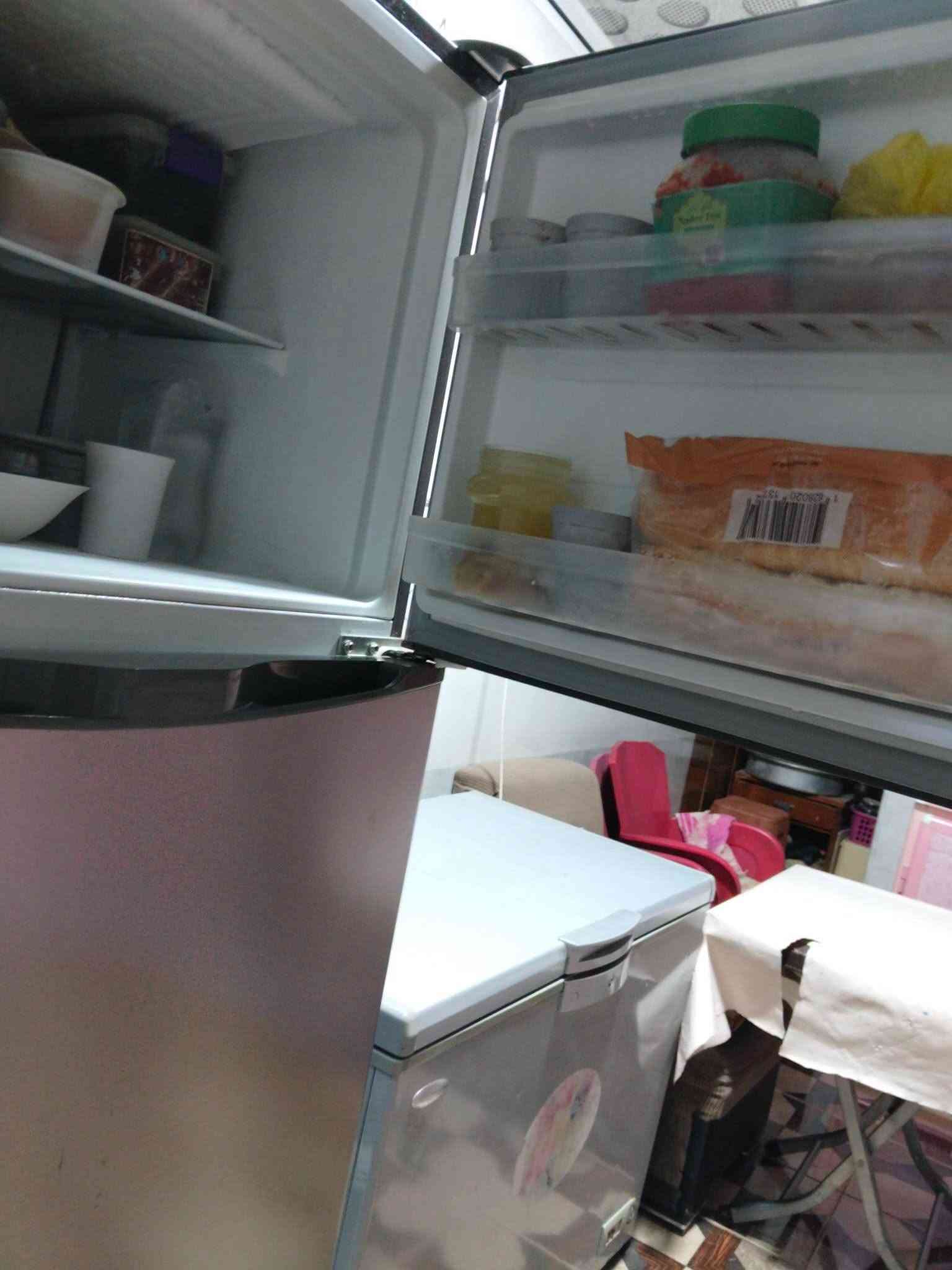 ثلاجة 18 قدم حيل نظيفة شرط الشغل سعر 500 الف Lg موصل ايسر
