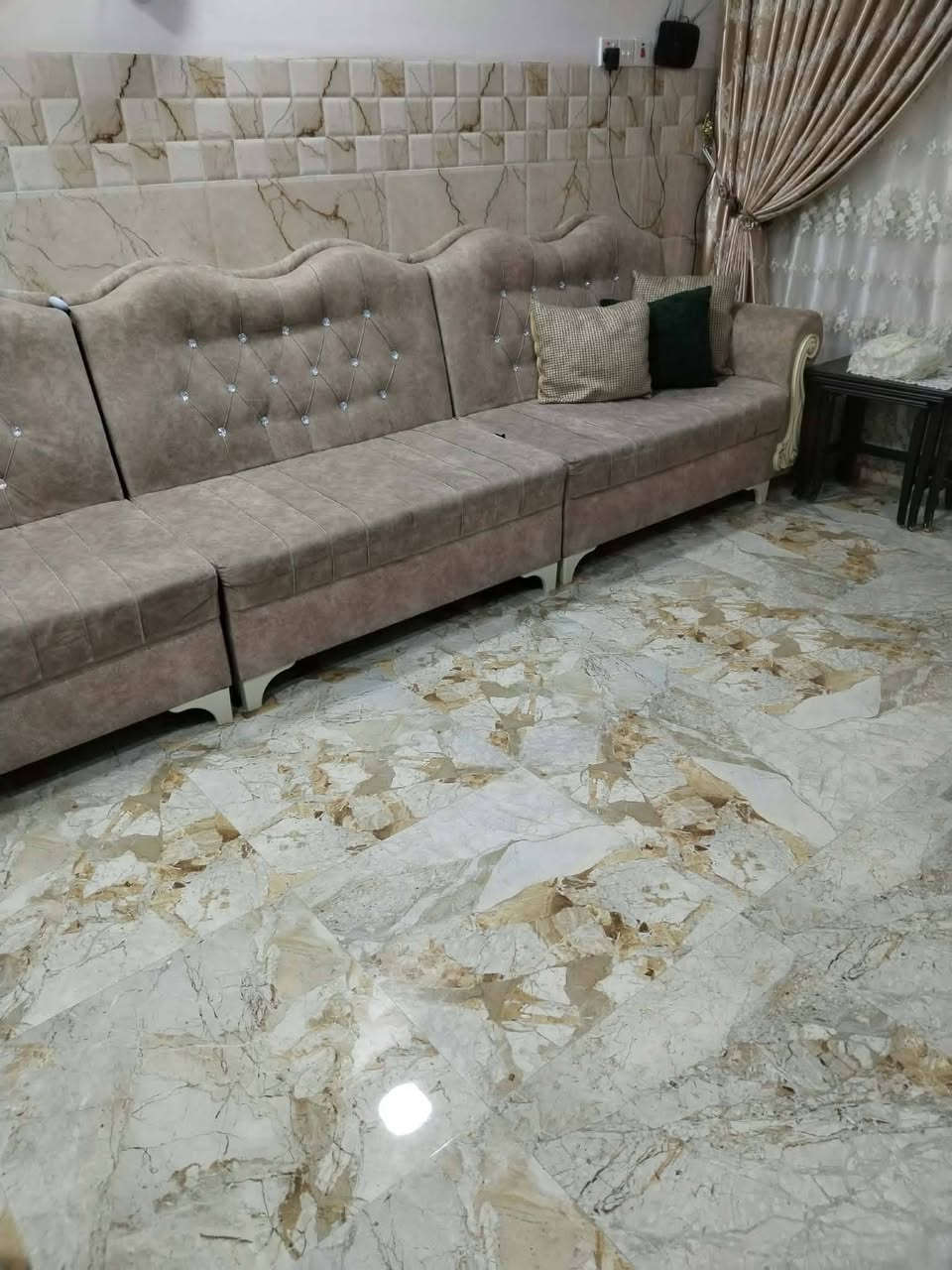 ديوان • ٧م • قابل تفاوض