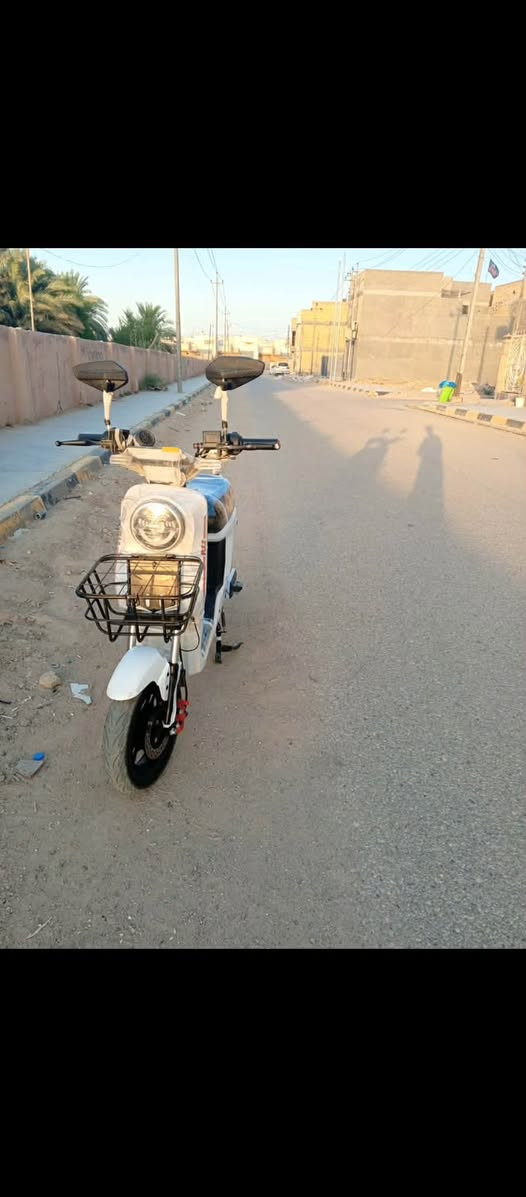 إسلام عليكم دراجه r11  مكفوله من كل النواحي سعرها ٤٢٥ وبيه مجال للطيبين ***********
