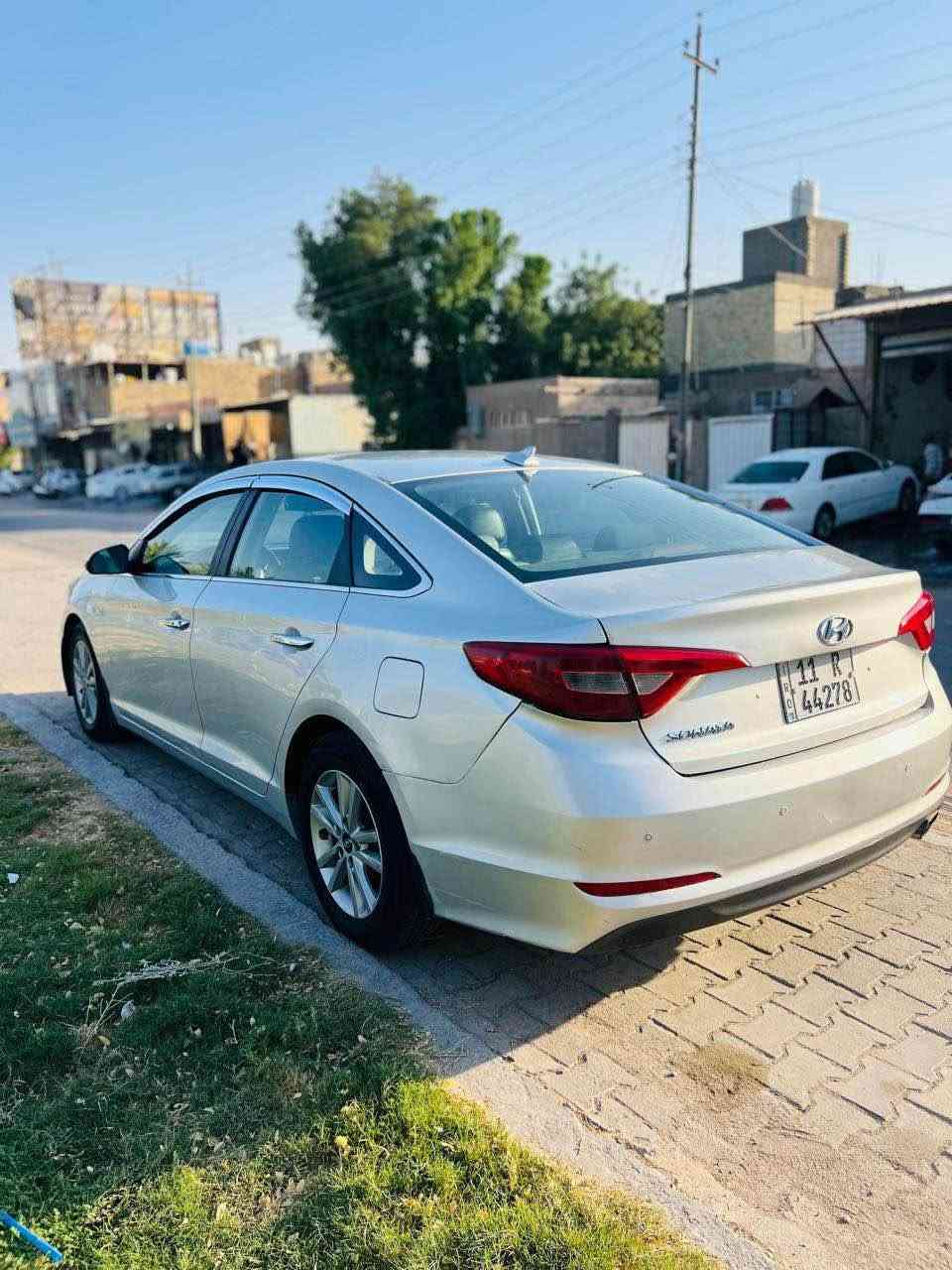 سلام عليكم 
سوناتا موديل 2015 فول مواصفات 1/1 عدا فتحه وارد أمريكي 
رقم بغداد جديد مشروع وطني تحويل ثاني يوم 
سياره كلش نظيفه معتنين بيها مال بيت ماشيه 95 ميل حقيقي 
وضع شركه من جوه او من بره سياره كلش جديده صفاحه موس
محرك تيربو جي دي اي او كير او تبريد مكفولات اطلع وين ما يعجبك سياره مسويلها ادامه كامله + مسوي حداديه كامله جديده او تايرات جدد سياره كامله اي نقص ما بيها 

سياره حادثه كلش حلو من امريكا قطعتين صبغ جاملغ خلفي او قبق صندوق سياره كله ليبل واحد +سونار عندي مسويلها 

السعر : 95 $ بيها مجال سعرها بلاش بنسبه نظافتها 
مكاني : نجف لاستفسار اتصال *********** النجف, العراق
