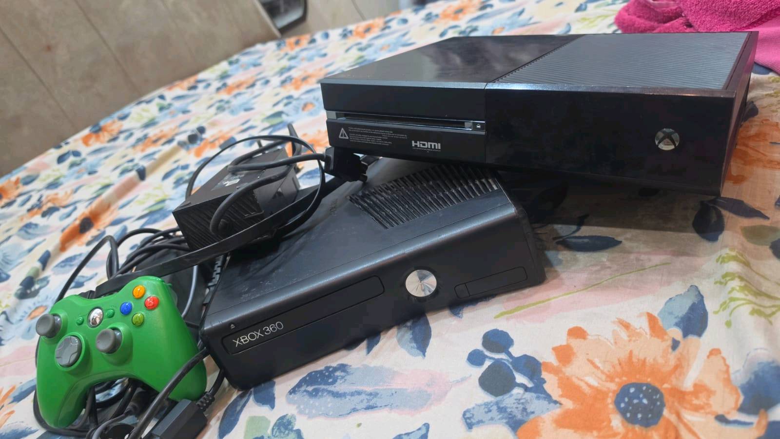 اكس بوكس ون فات
واكس بوكس 360 
فول شغالات وشرط النظافه للبيع 
ثنينهن 165 الف وبيهن مجال
