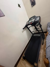مرحبا عندي جهاز ركض يتحمل وزن ١٥٠ للبيع التواصل ع الرقم 07774828928