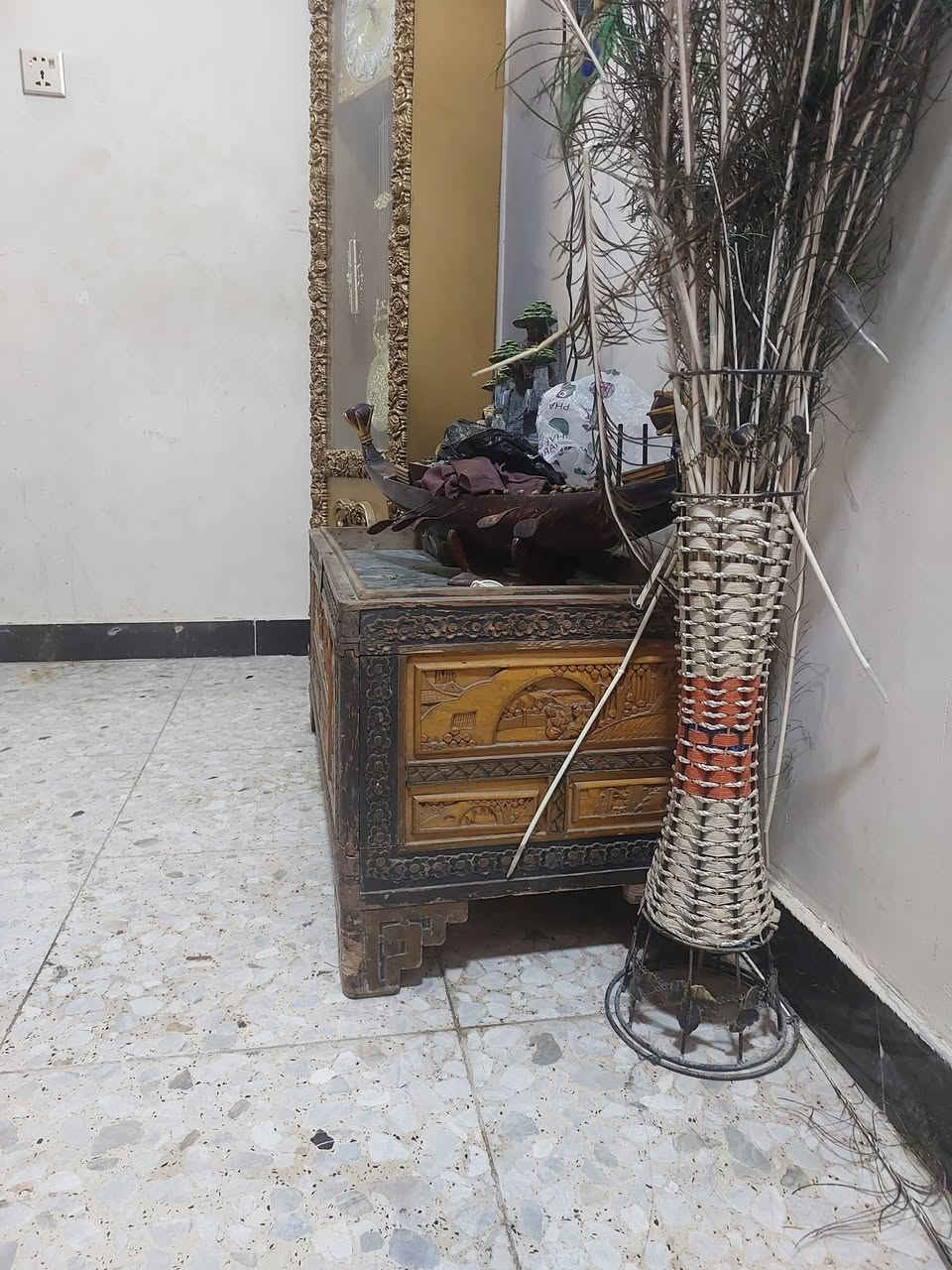 صندوق على شكل طبلى وصطيه للبيع مكاني بغداد حي اور ***********
