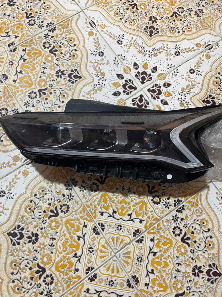 غراض لبيع كي فايف سعار مناسبه بس هذاني عندي
كلهن اصلي تفصيخ كوري 
الايت ٣ عدسات 
ويل اصلي تاير وحساس 
نرماده مال صندرق زرج
شباك امامي 
صندوق كامل 
مسطره
شني تحتاج انا خادم 
***********1
