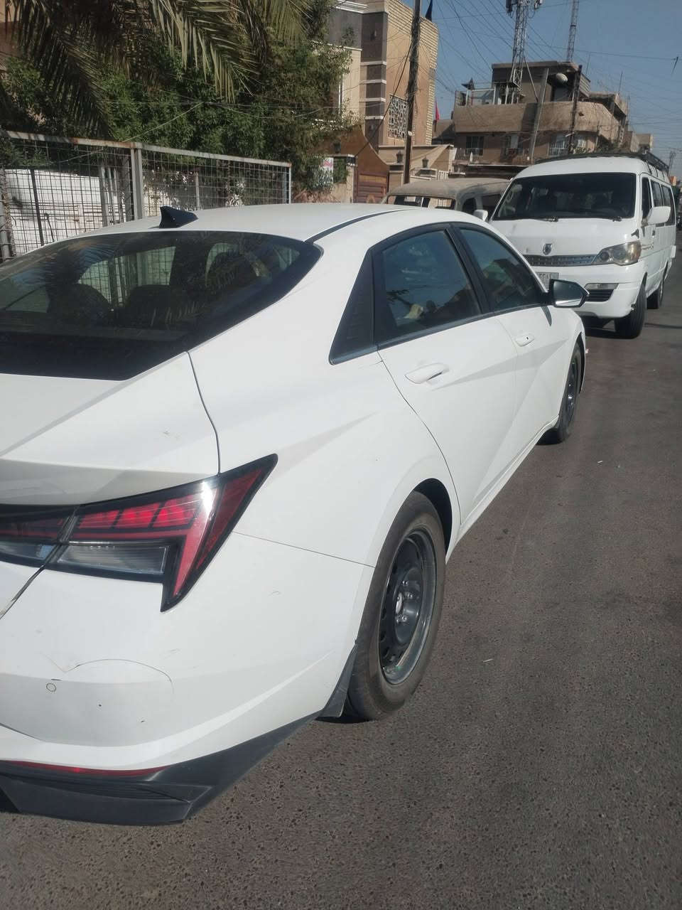 السلام عليكم
الانتره ٢٣ هايبرد
سياره بيه جاملغ وشويه من البنيد راجع بارد بدون صبغ ولا معجون سياره كله فول
هزه جديده سنويه جديده
محرك وكير وضع الشركه
تبريد منضومه جديده
مكان السياره بغداد حي العامل
***********
سعر ١٣٥ وبيه مجال قليل
