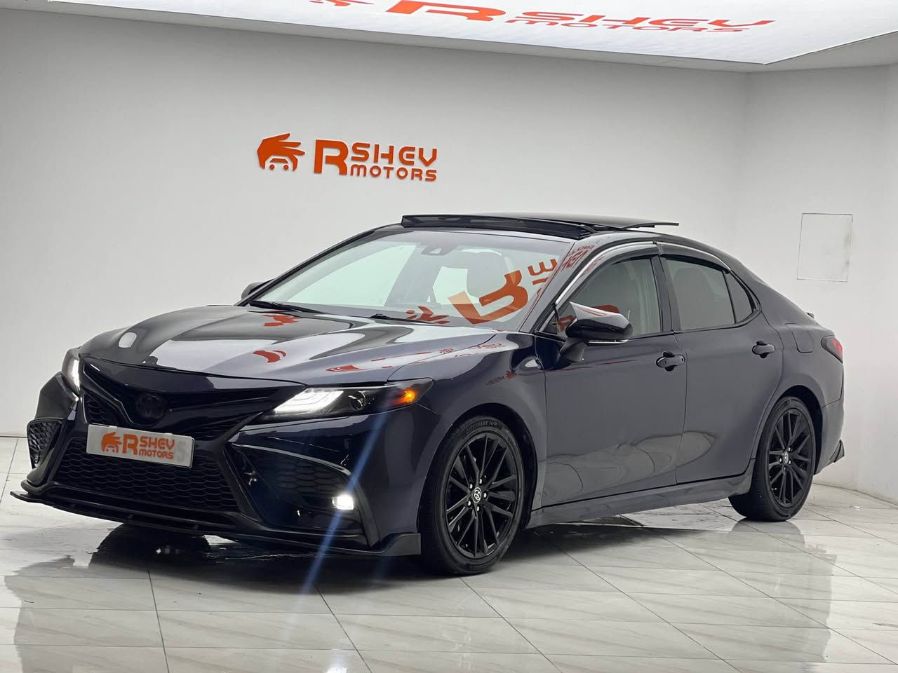 Toyota Camry 2021
تويوتا كامري ٢٠٢١
 مواصفات XSE فول مواصفات لون نيلي  

مكينة ٤سلندر حجم٢.٥لتر 
ماشية 95,000 ميل و بحالة ممتازة 

السيارة صفحة السكن و السقف مو صبغ الباقي صبغ بدون دواخل بدون ايرباك کلش حلوة و مرتبة ما بيها مصرف 

السیارة مرقمة رقم دهوک الدولي شرط التحویل
مكفولة من كير و محرك و كهربائيات

علیها ١،٢٠٠،٠٠٠ غرامات تنزل من السعر 😍

و ب سعر بلااااش (148$) ورقة و بيها مجال بسيط

مكان السيارة

دهوك -معرض ارشف R-Shev
رقم51 من معارض التيرمينال 

***********
*********** دهوك, العراق
