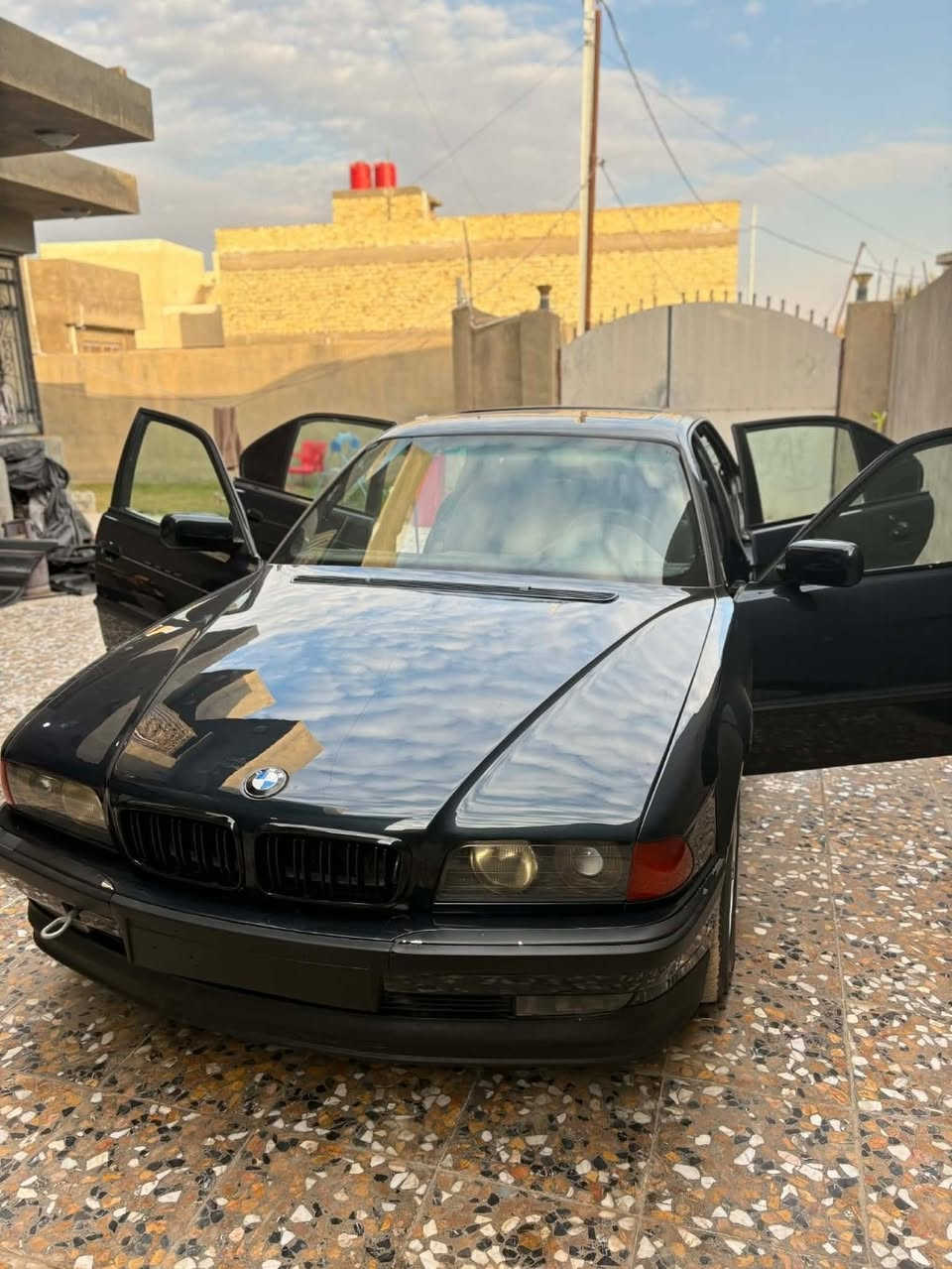 اللهم صلي على محمد وال محمد ❤️
للبيع  BMW 744 i   كاسحة ♦️ رقم بغداد ♦️سعر 79 ♦️
موديل : 1995 سيارة فول  سلايت جنطة شفط كشنات M  الخ..
بيهة ملاحضات جدآ قليلة  تنزل من سعر  ممتفرغلهة  وبلعافية للياخذهة 🩶 *********** العنوان : بغداد الدورة 🇮🇶
