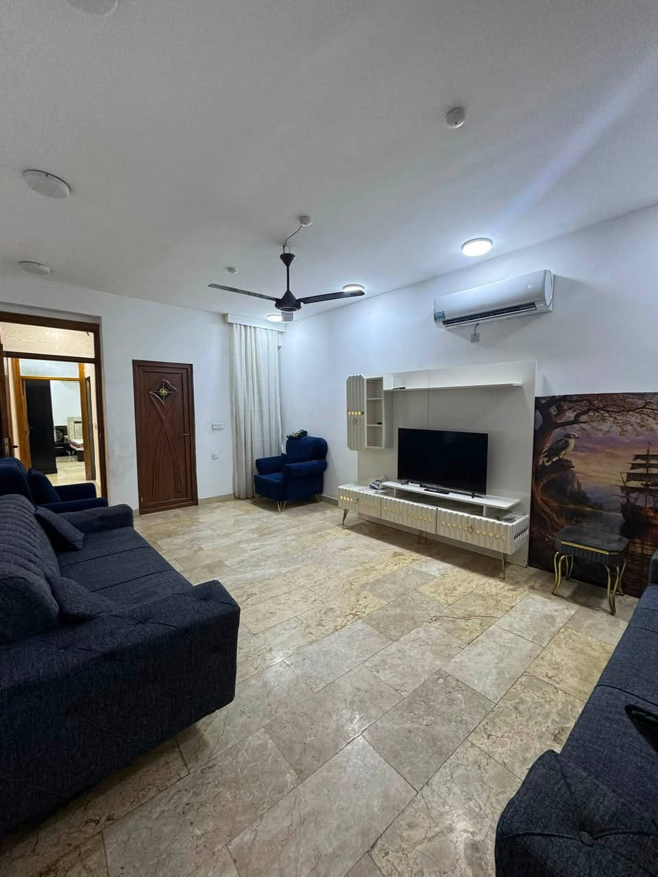 شقق للايجار في منطقة المنصور - التفاصيل 🏢
صاله - مطبخ - صحيات - هول داخلي - غرف نوم عدد ٢

بسعر جداً مميز ✨
850$ ط اول
750$ ط ثاني
للاستفسار اكثر الاتصال 📞
***********
