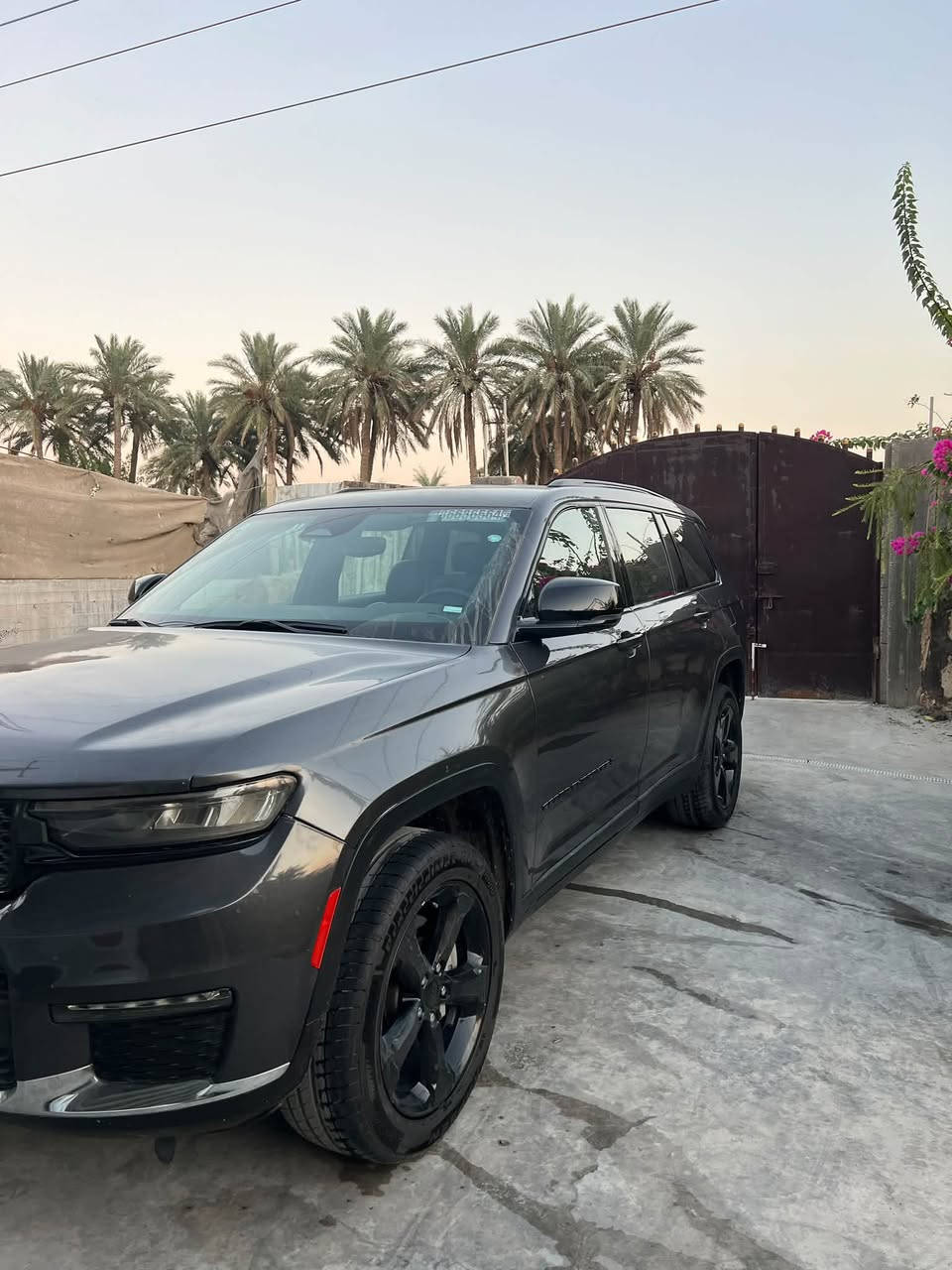 🚘 للبيع جيب گراند شيروكي ليمتد 2023
🔥 سيارة مرتبة ونظيفة، موديل حديث وتجهيزات مميزة.

المواصفات:

• النوع: جيب گراند شيروكي

• الموديل: 2023

• الفئة: ليمتد Limited

• المحرك: 6 سلندر 3.6 لتر V6

• القوة: 293 حصان

• القير: أوتوماتيك 8 سرعات

• الدفع: رباعي 4×4

• الممشى: 59,000 ميل

• فتحة السقف: بدون بانوراما

• اللون: نفطي او سمنتي تقريباً

• الداخلية: أسود

التجهيزات:

• شاشة وسطية كبيرة

• شاشة عدادات رقمية

• تشغيل بصمة

• كاميرا خلفية

• حساسات خلفية

• تحكم بالمقود

• تكييف وتحكم بالمناخ

• مقاعد جلد وقماش

• ويالة رياضية

• أنظمة أمان ومواصفات ليمتد

📍 السيارة جاهزة للفحص والمعاينة.

مكان السيارة بابل حلة

💰 السعر: [255 وبيهه مجال للطيبين]

📞 للتواصل: [خاص او الاتصال ***********]
