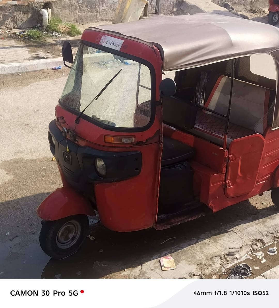 تكتك رقم سنويه مديل مديل 19 تكتك شوف العين سعر 3900 بيه مجال كلش قليل ***********

نص مكتوب في الصور:
- CAMON 30 Pro 5G
- 46mm f/1.8 1/1010s ISO52