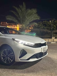 كيا k3 للبيع 2022مكفوله كفاله عامه ماشيه 33.000km. فتحه وبصمه وجلد الس...