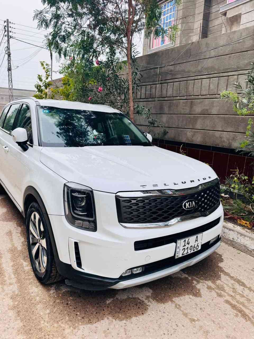 كيا تيلورايد (Kia Telluride)
موديل (2020)كلين تايتل مكفوله كفالة عامة ومن الضربة القويه 
بيها بعض الطخات قليلة 
مواصفات (LX) 
7 راكب رقم بصرة الداخل جلد 
وارد خليجي (3.8/6V) 
حساسات خلفية وكامرة خلفية وشاشة 
وتشغيل عن بعد مري شفط 
وضع قيادة ذاتية /اشارة ترحيبية
تبريد 3 قطع 
صيانة شهريآ اوديها  
السعر 275 وبيها مجال 
العنوان /البصرة 
للاستفسار اكثر التوصل علا الرقم  ***********
