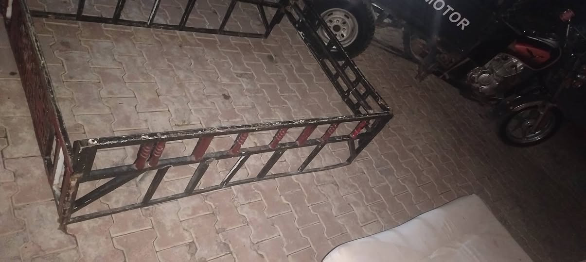 سلام عليكم جناج ستوت للبيع مكان حي نصر سعره ٣٥. بي مجال. ***********
