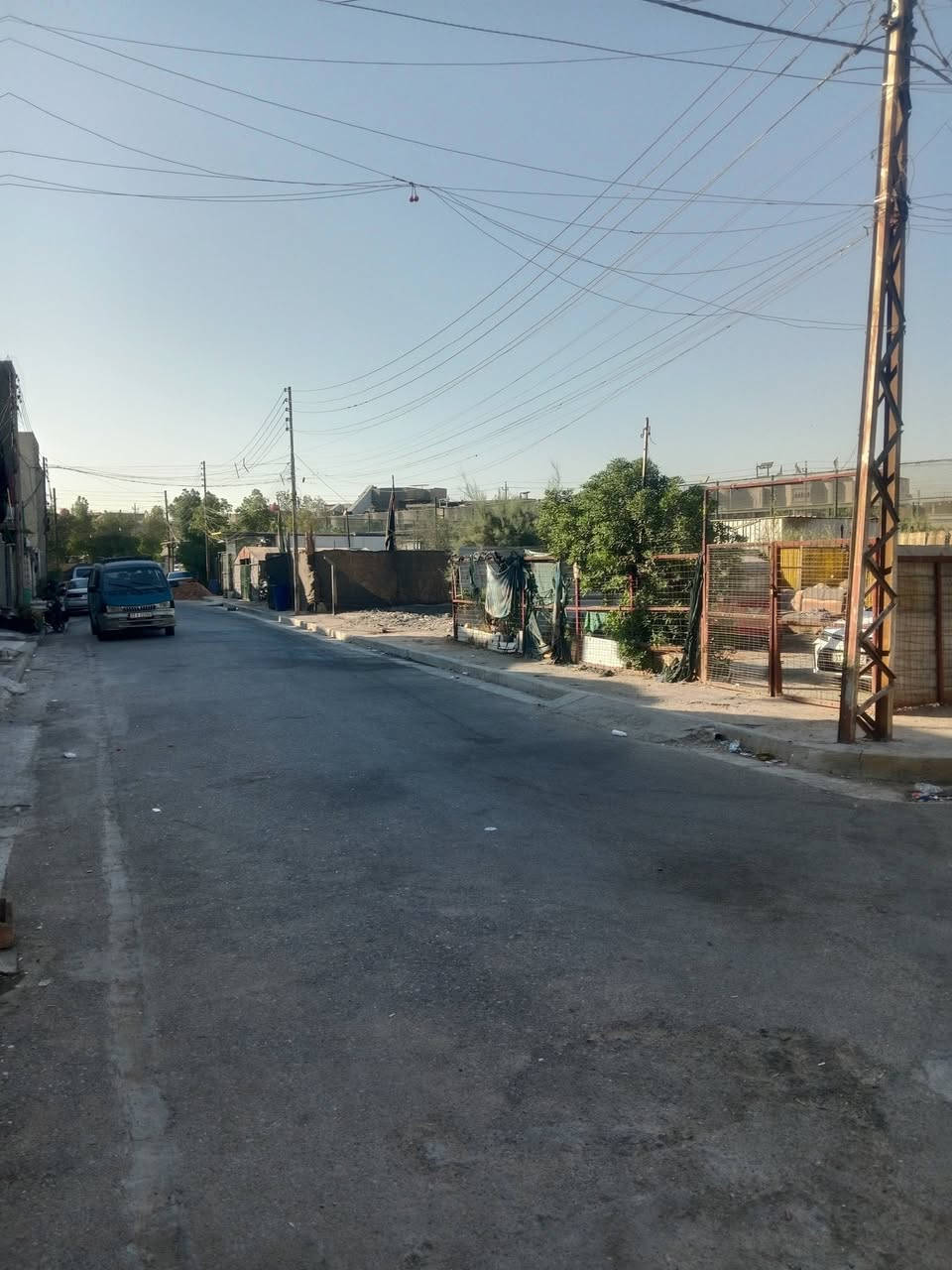 السلام عليكم بيت هيكل لبيع  مساحه 100 بل كفاءات يم العياده الشعبيه الاستفسار ***********
