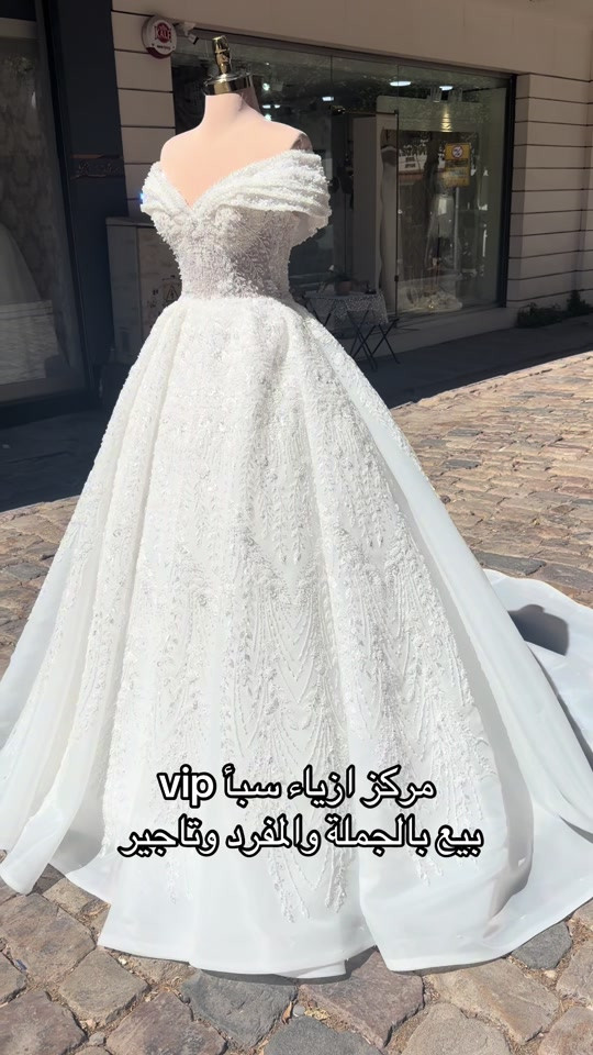 

نص مكتوب في الصور:
- مركز ازياء سبأ vip بيع بالجملة والمفرد وتأجير