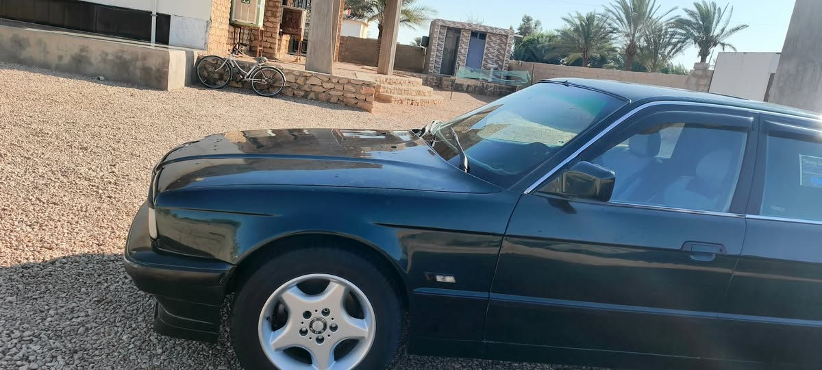 سلام عليكم بي ام موديل 1994رقم انبار حجم 525السعر 55ورقه 6سلندر مكاني انبار رمادي ترهم مراوس ***********
